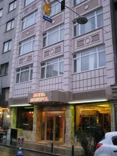 Property Building in Hotel Monopol