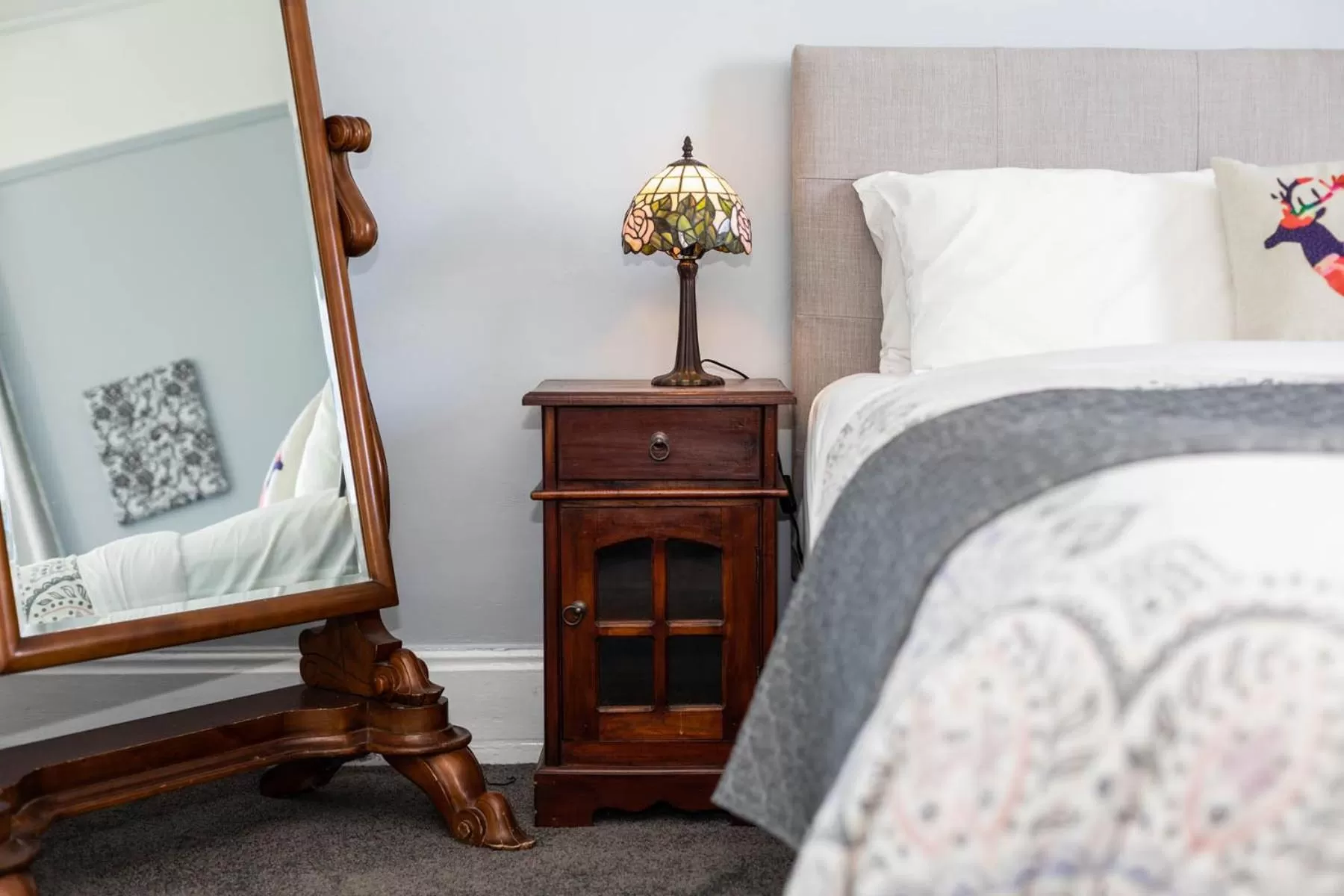 Bed in The Dragonfly Inn