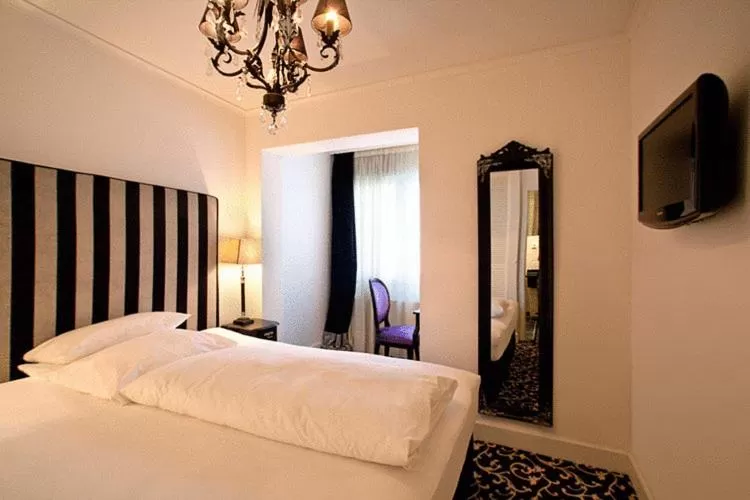 Photo of the whole room, Bed in Hotel Aleksandra