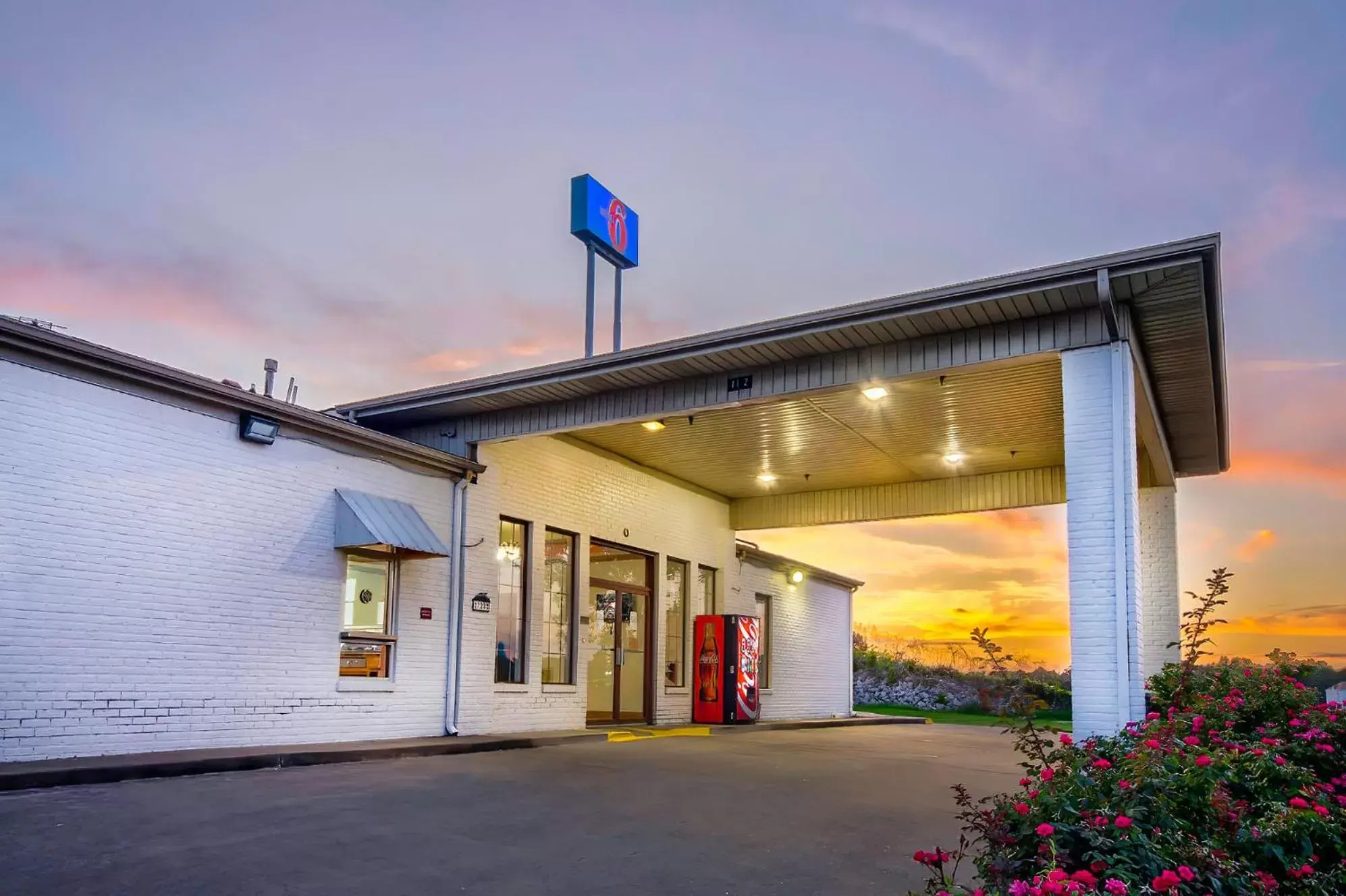 Property Building in Motel 6-Grand Rivers, KY