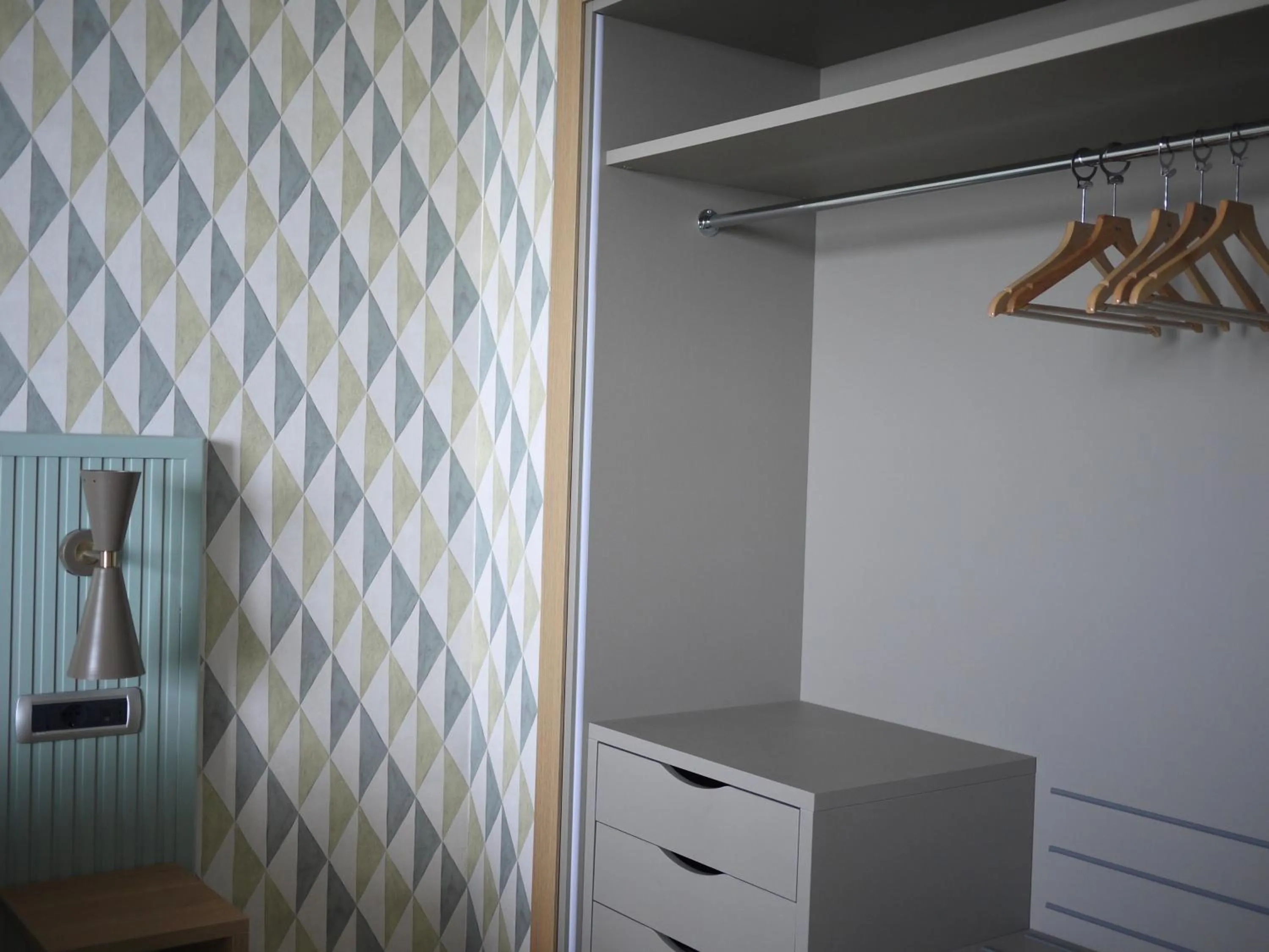 wardrobe in Reginna Palace Hotel