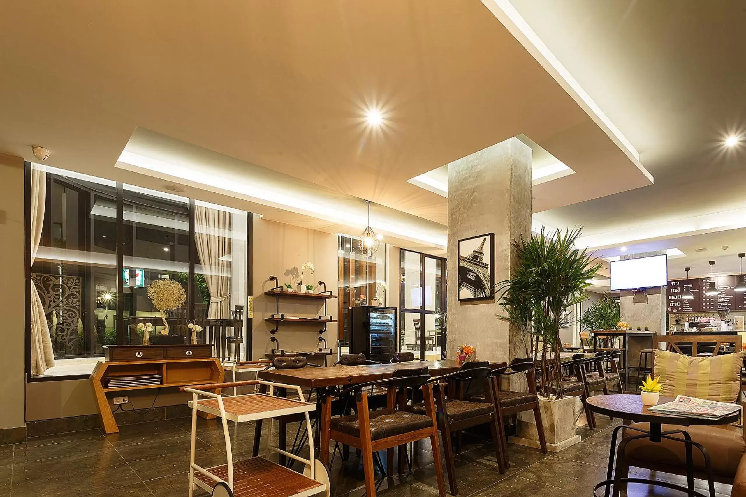 Restaurant/Places to Eat in Green Point Residence Hotel