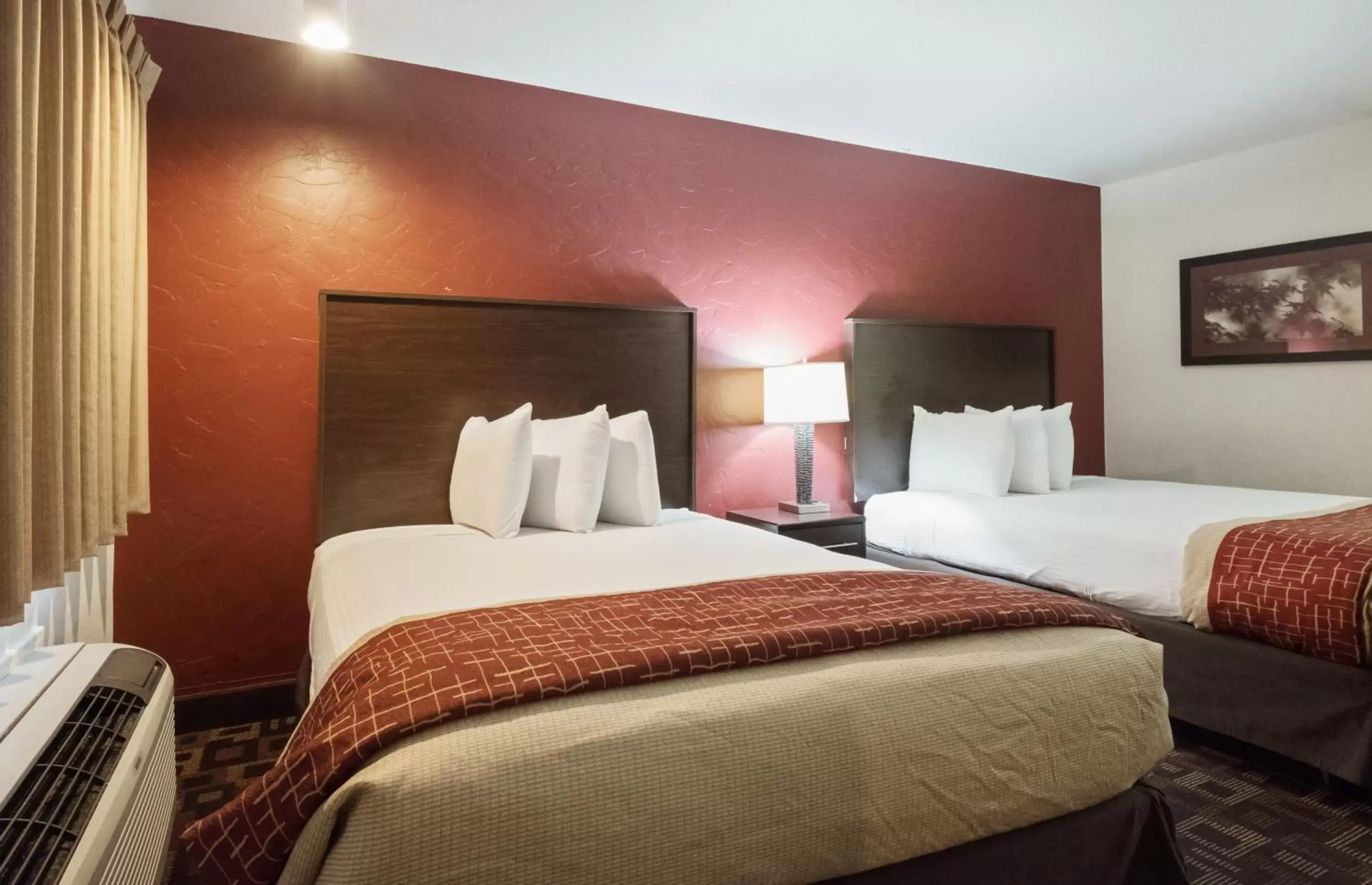 Photo of the whole room, Bed in Red Roof Inn Oklahoma Airport I 40 W Fairgrounds