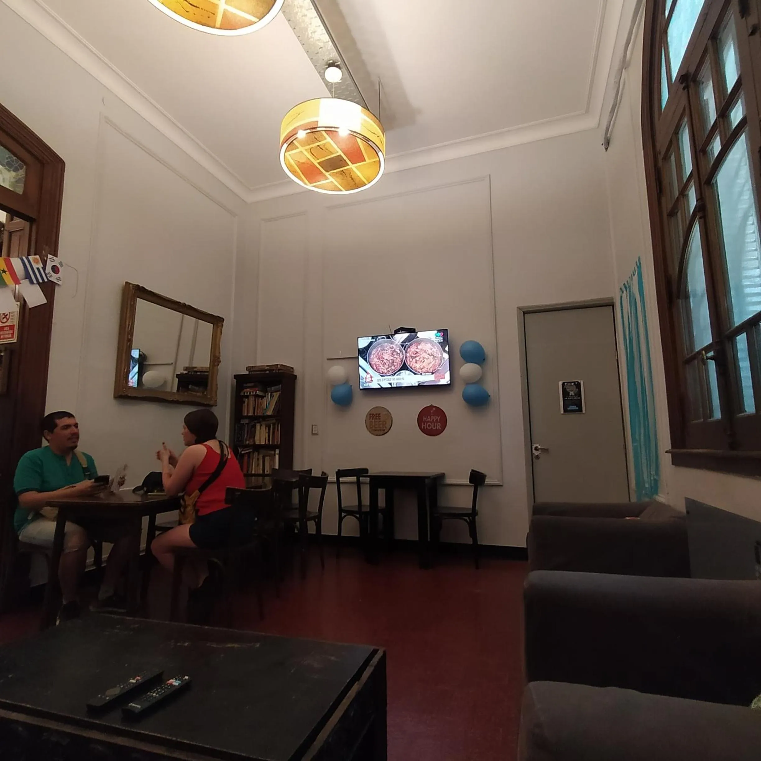 Communal lounge/ TV room in Play Hostel Arcos