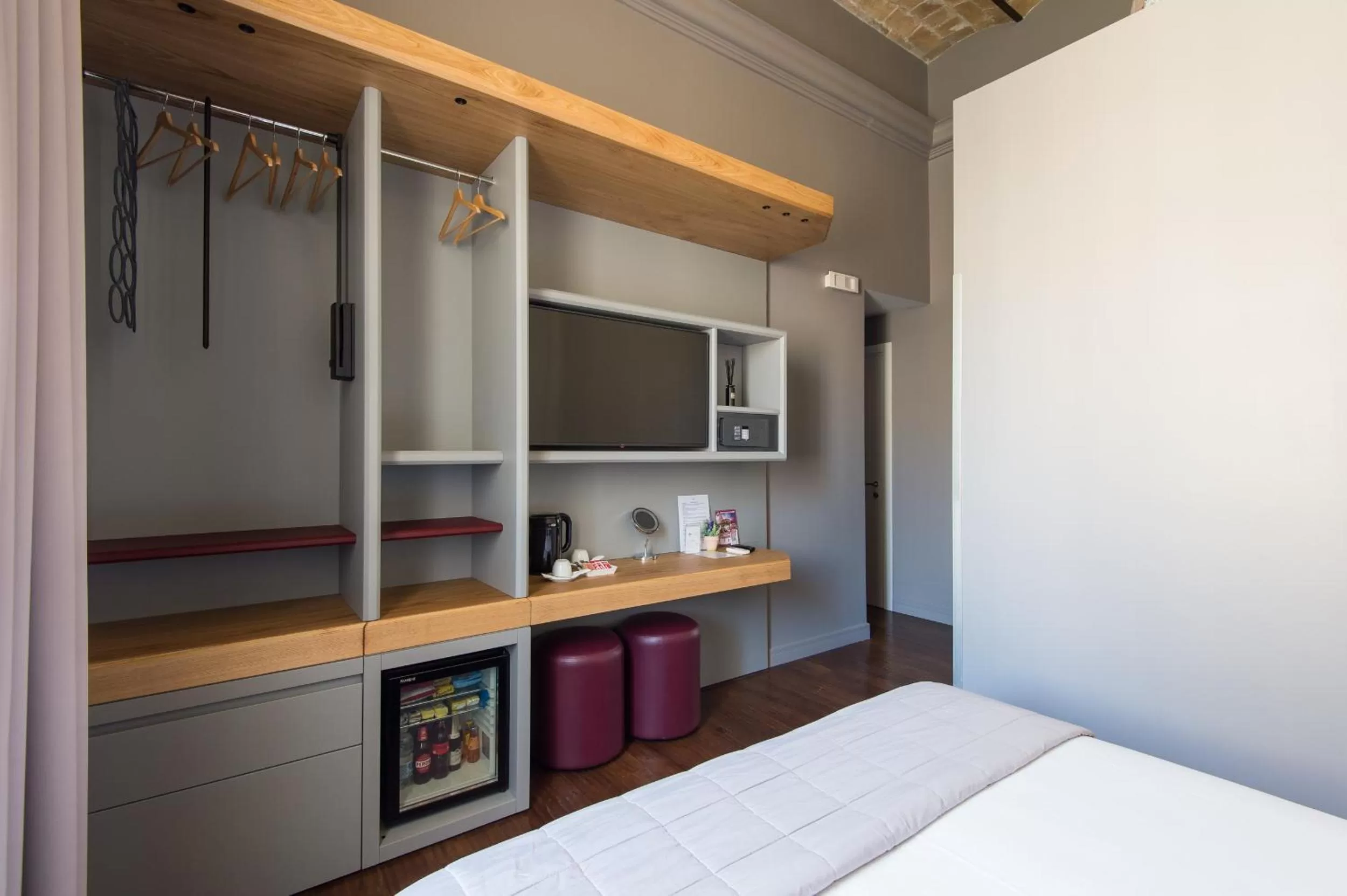 Photo of the whole room, Bed in New Design St.Peter