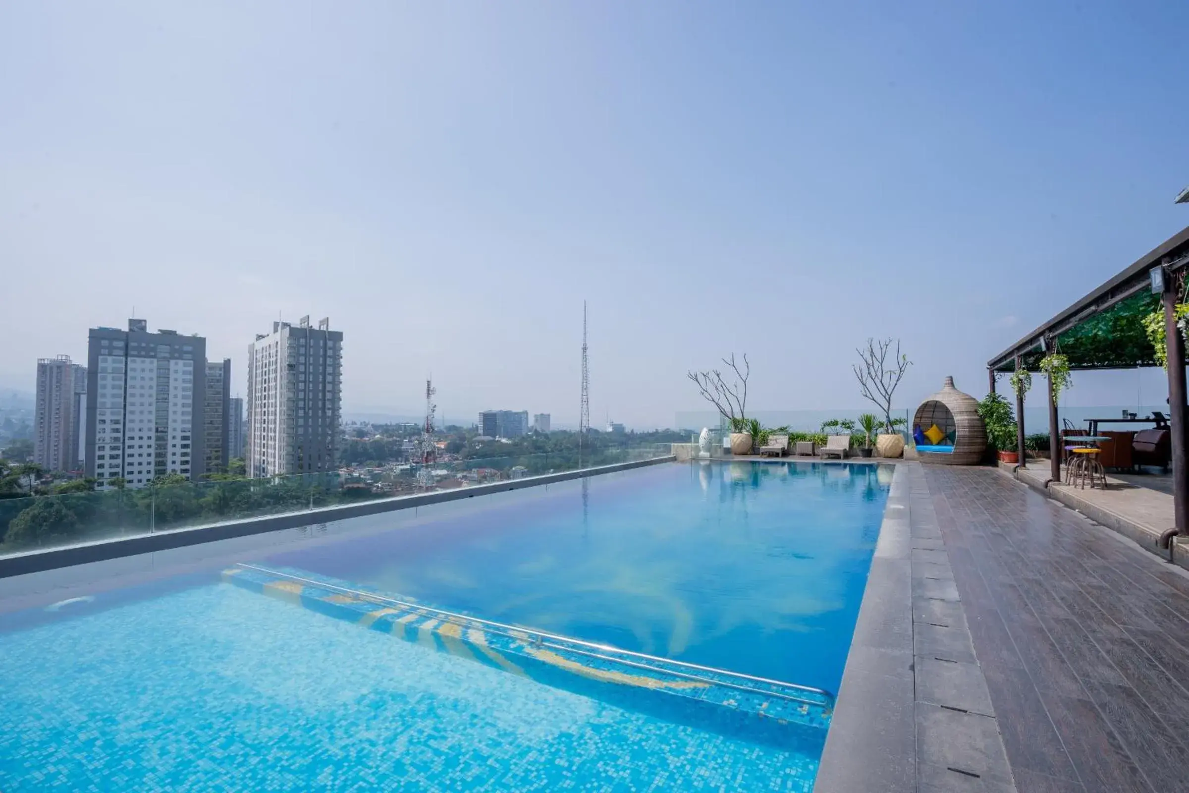 Pool view, Swimming Pool in Belviu Hotel Bandung