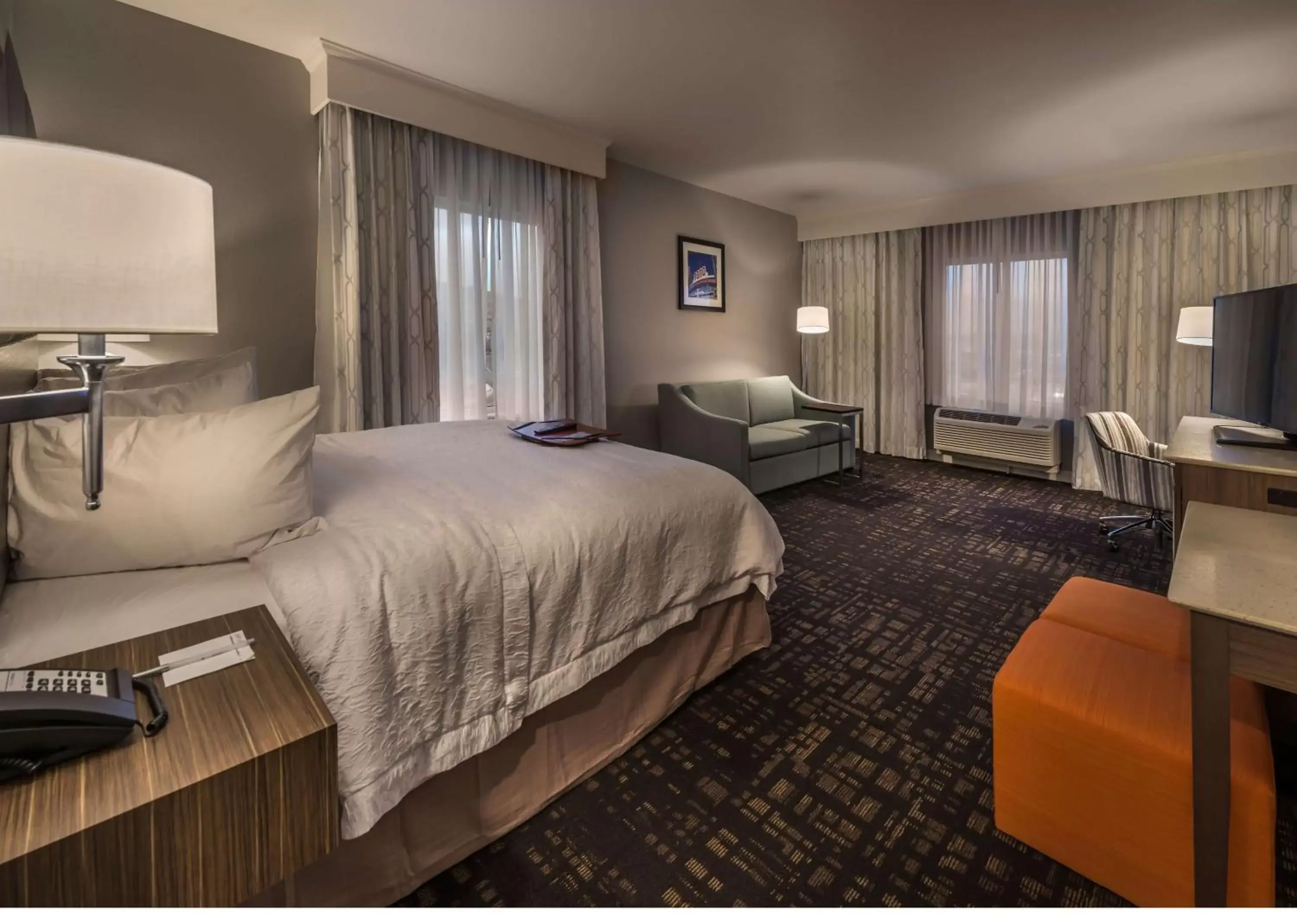 Bed in Hampton Inn & Suites - Reno West, NV