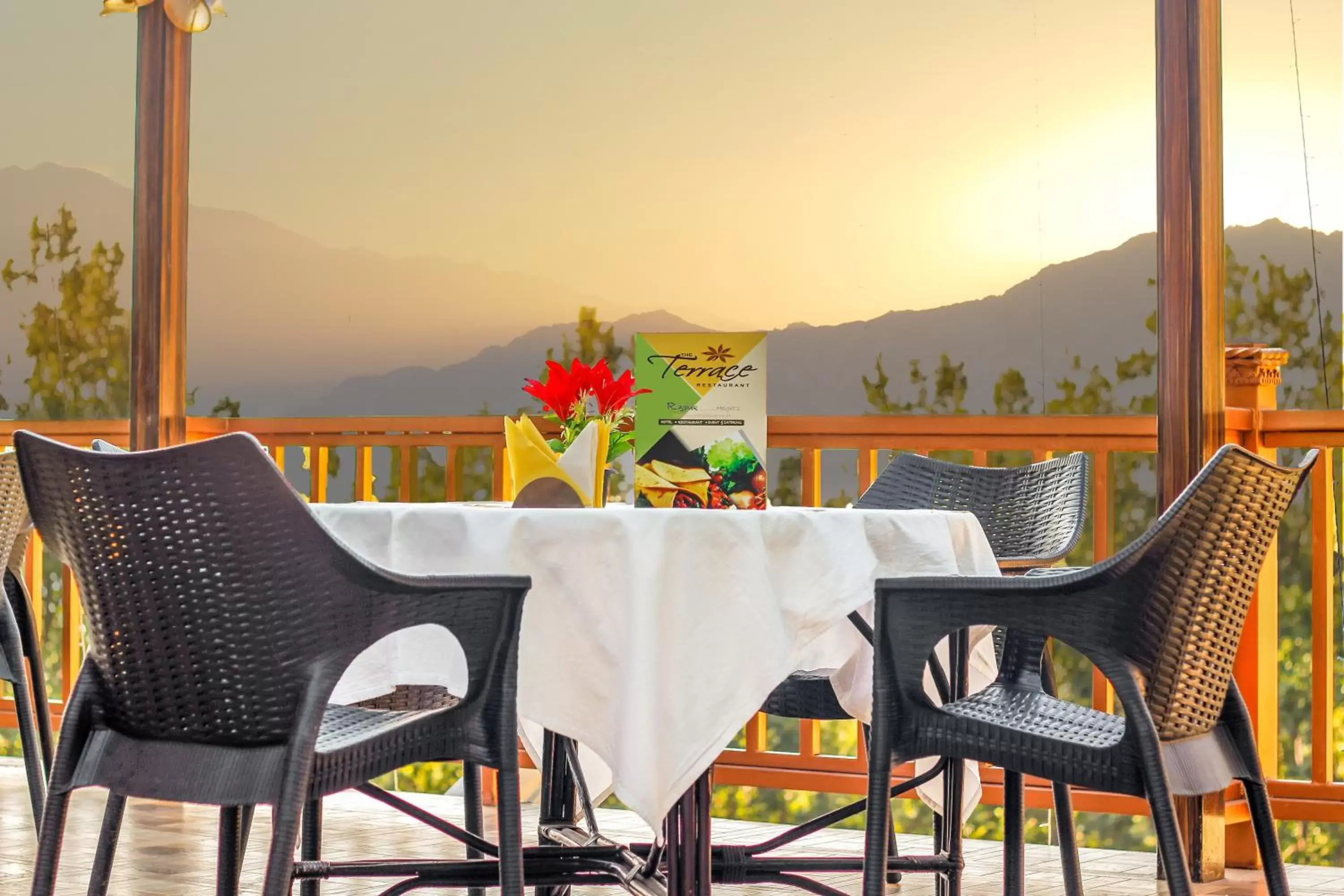 Restaurant/places to eat, Balcony/Terrace in Hotel Rajpur Heights