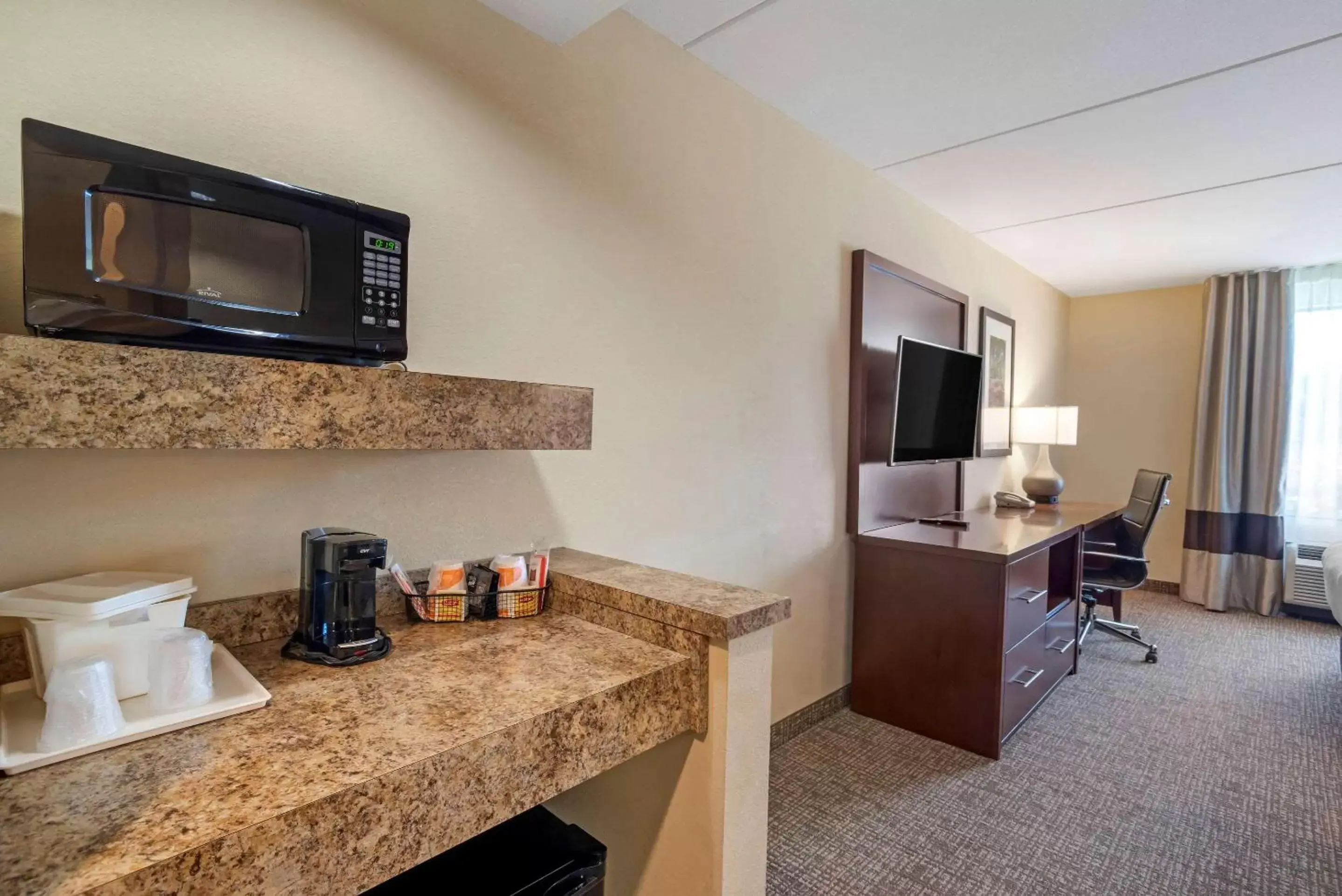 Photo of the whole room, TV/Entertainment Center in Comfort Suites Fredericksburg North