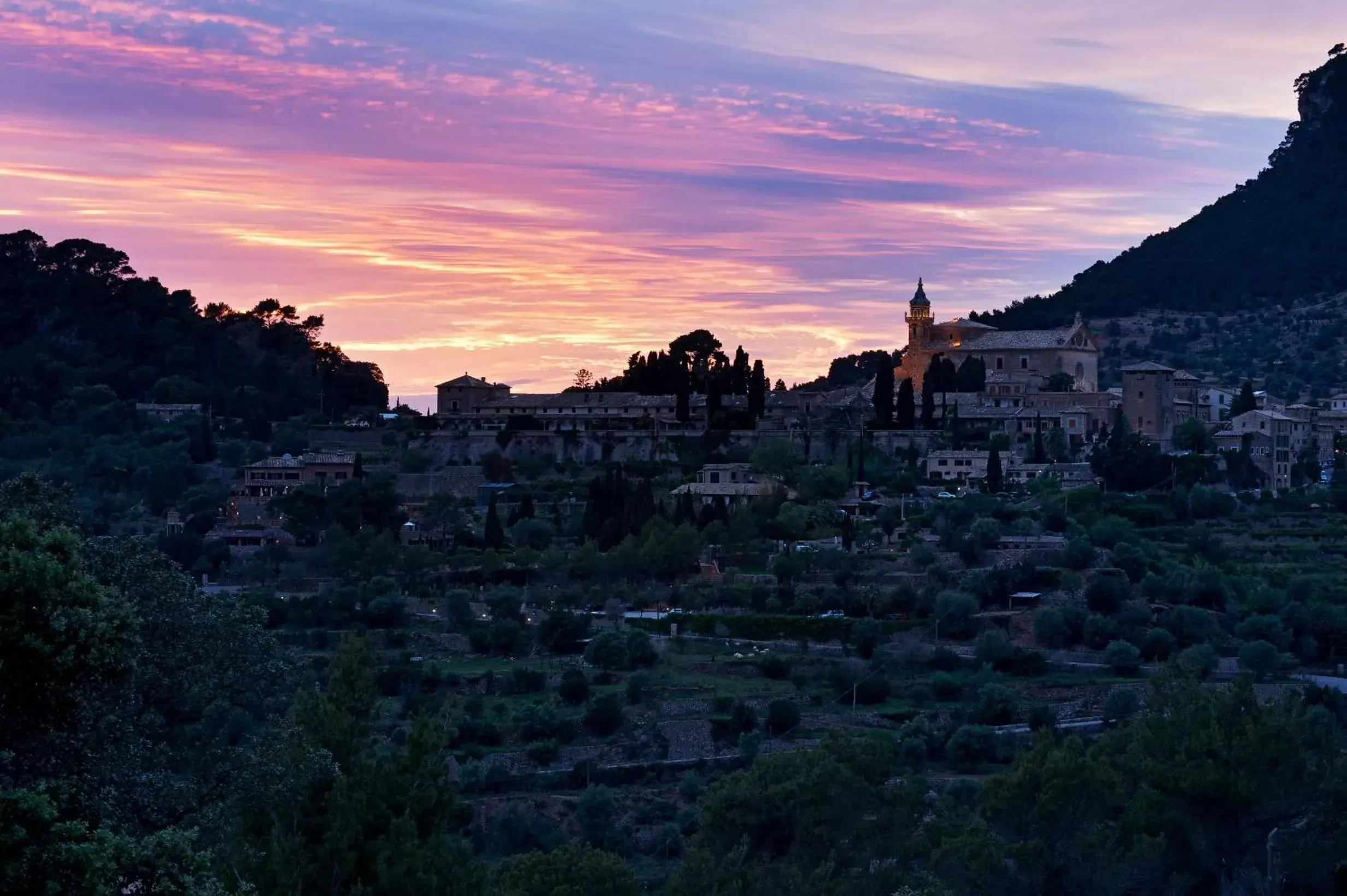 Neighbourhood, Sunrise/Sunset in Mirabó de Valldemossa