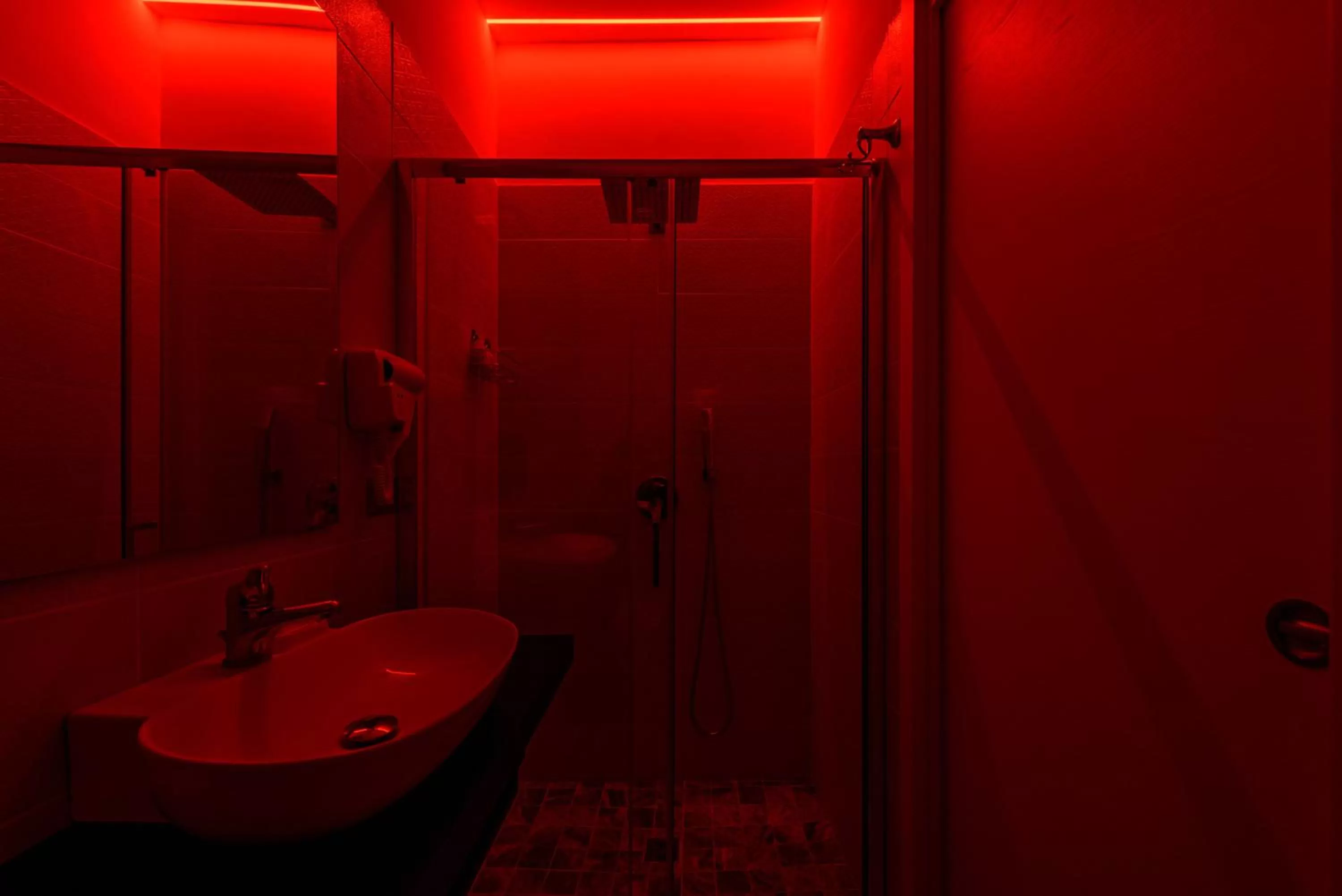 Shower, Bathroom in Elite del Centro Storico