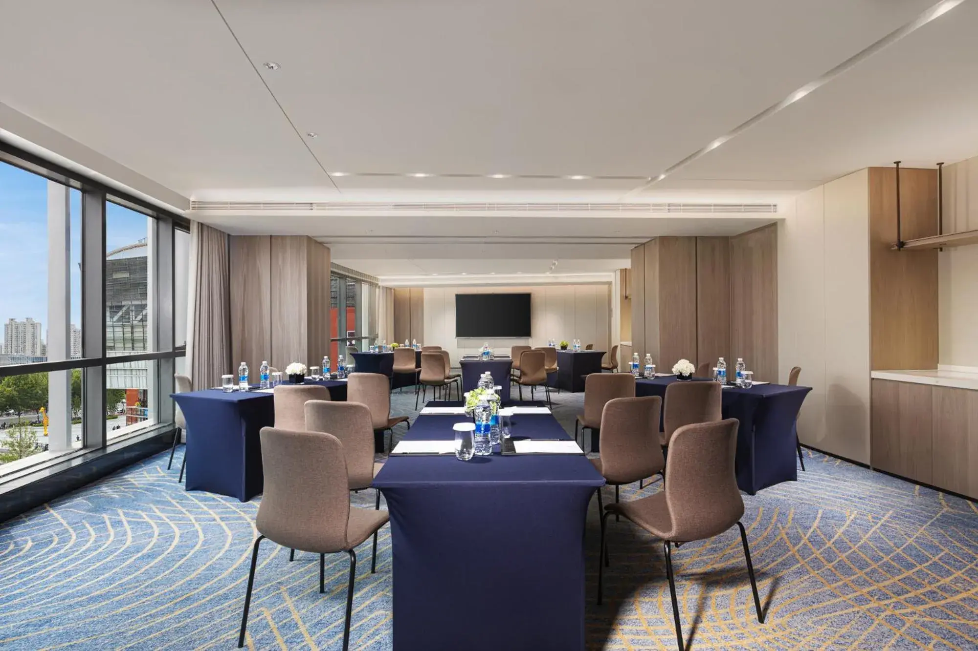 Meeting/conference room in HUALUXE Shanghai Changfeng Park, an IHG Hotel