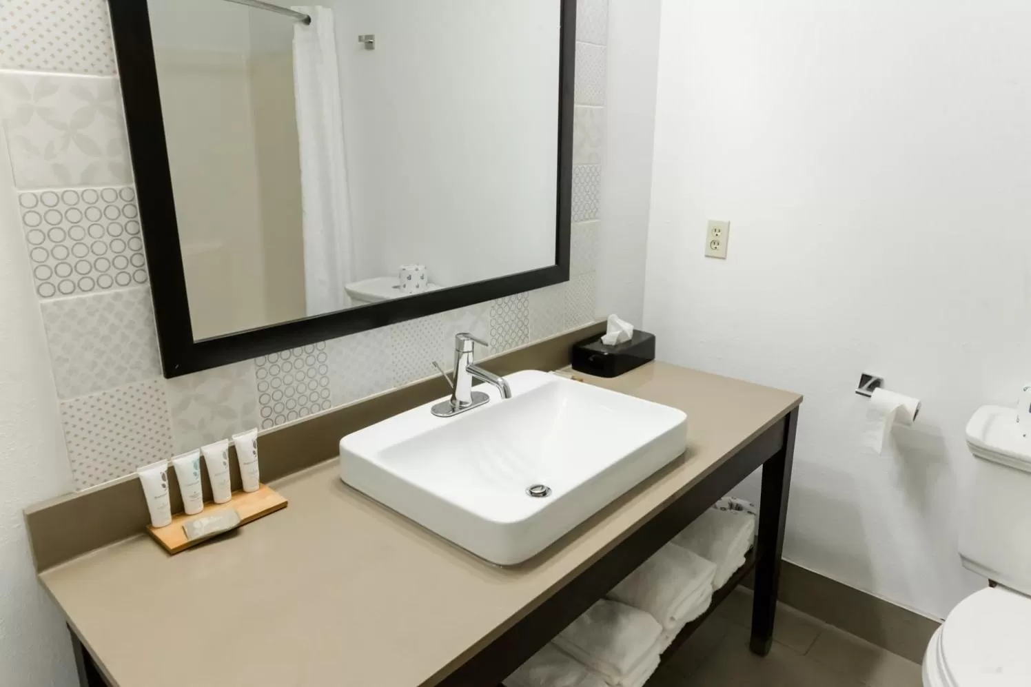 Bathroom in Country Inn & Suites by Radisson, Helen, GA