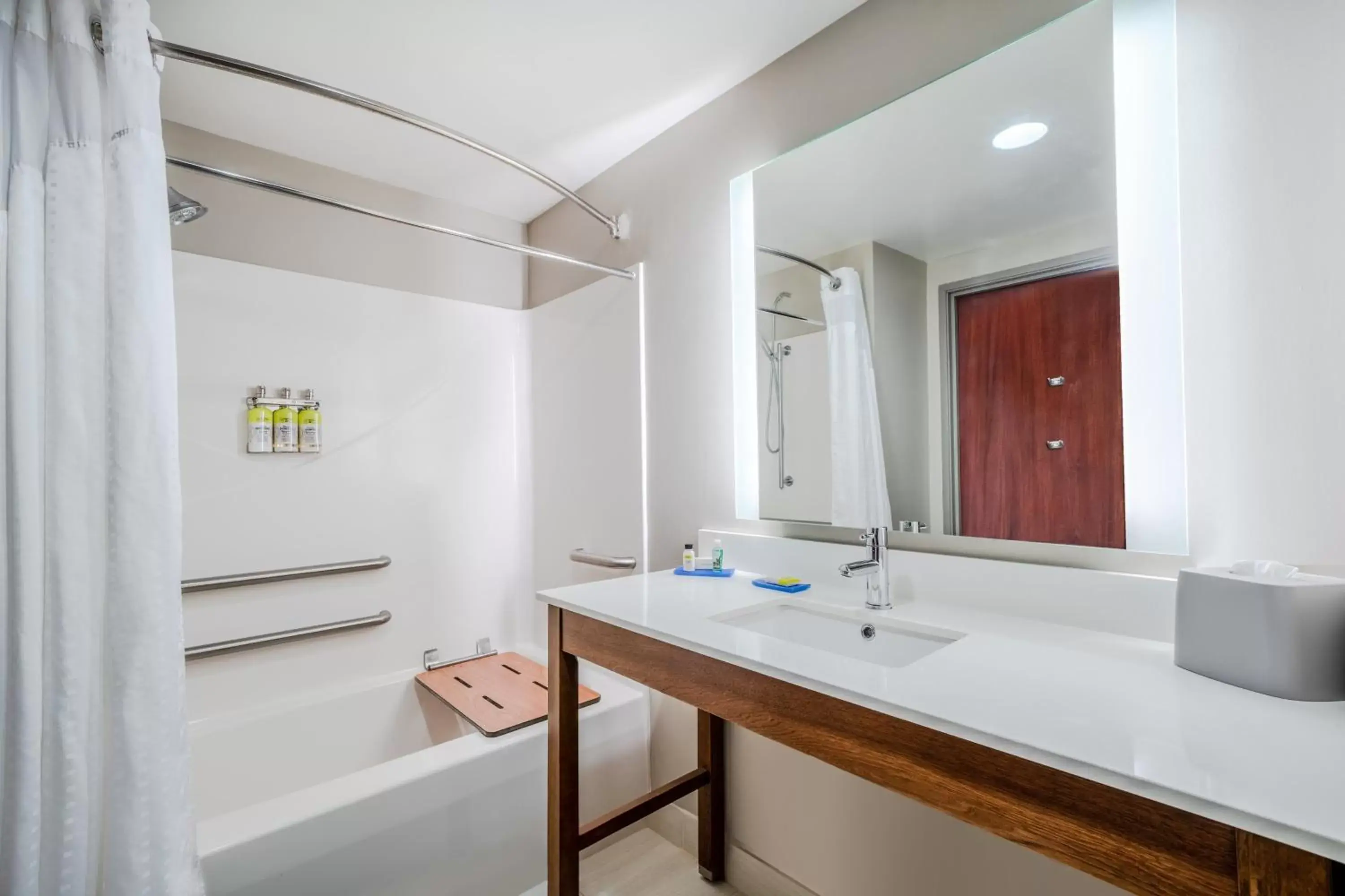 Photo of the whole room, Bathroom in Holiday Inn Express Hotel & Suites Tappahannock, an IHG Hotel