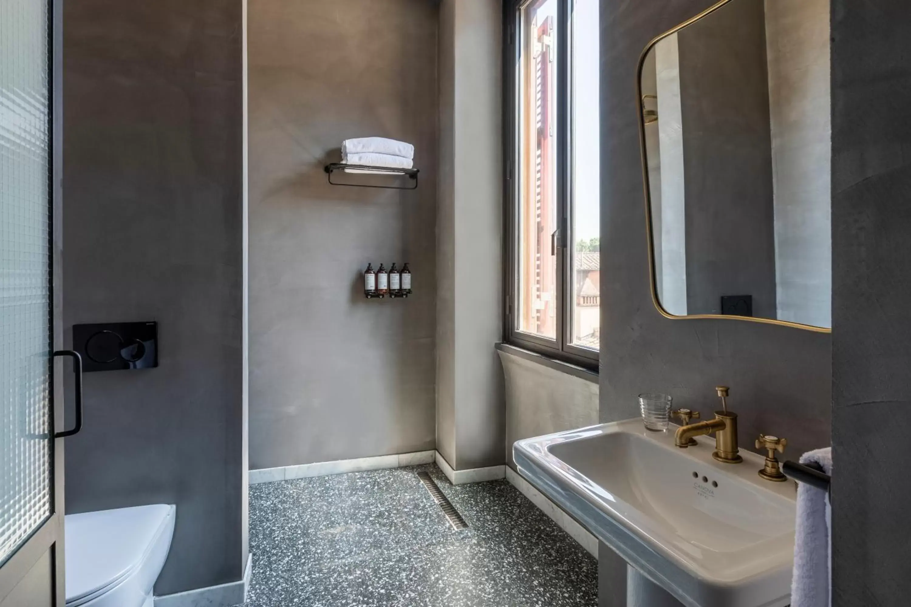 Shower, Bathroom in Chapter Roma
