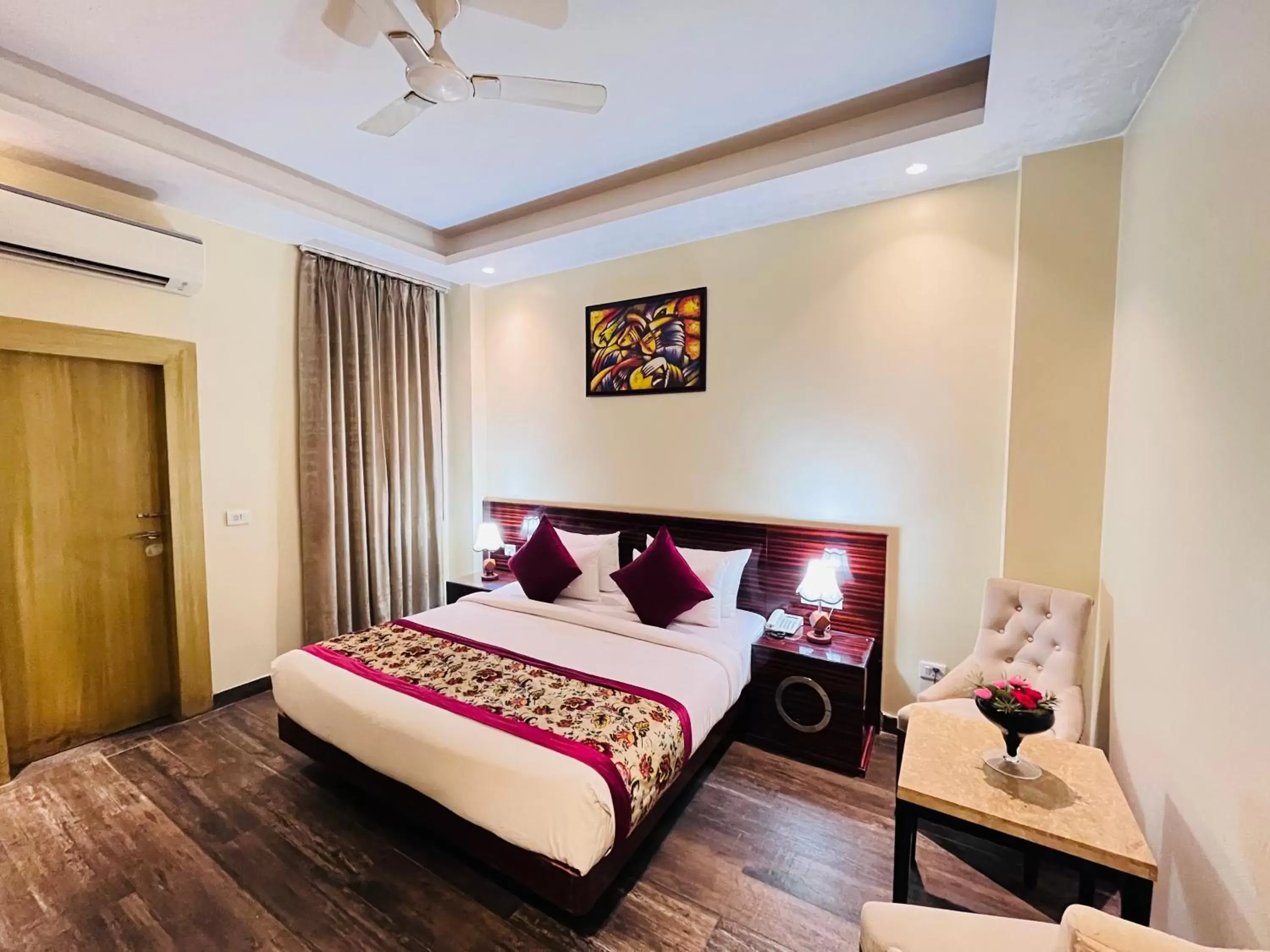 Bed in Hotel Banz - Near Delhi International Airport