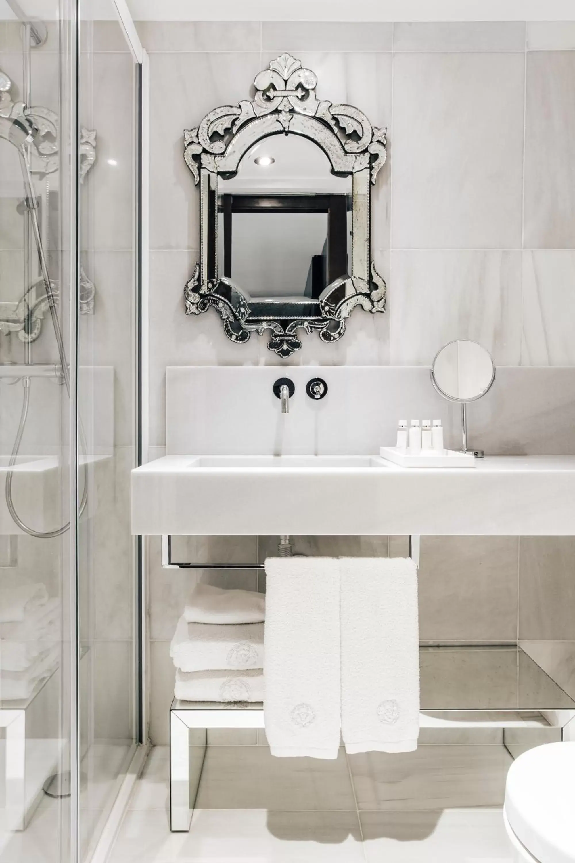 Shower, Bathroom in Claris Hotel & Spa GL, a Small Luxury Hotel of the World