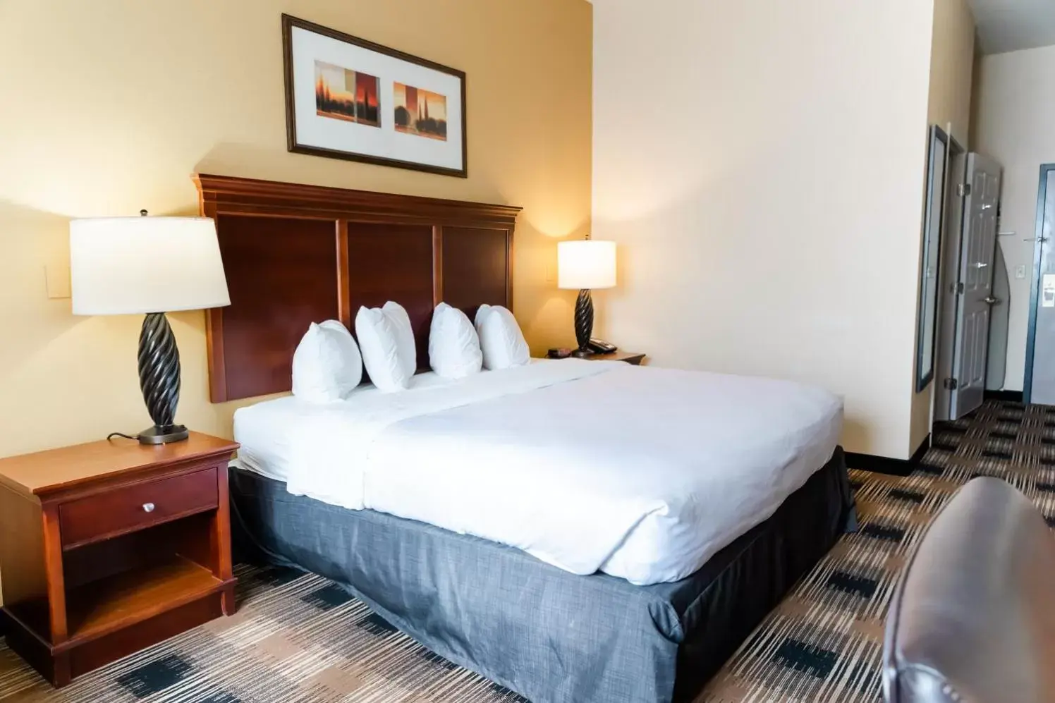 Bed in Country Inn & Suites by Radisson, Helen, GA