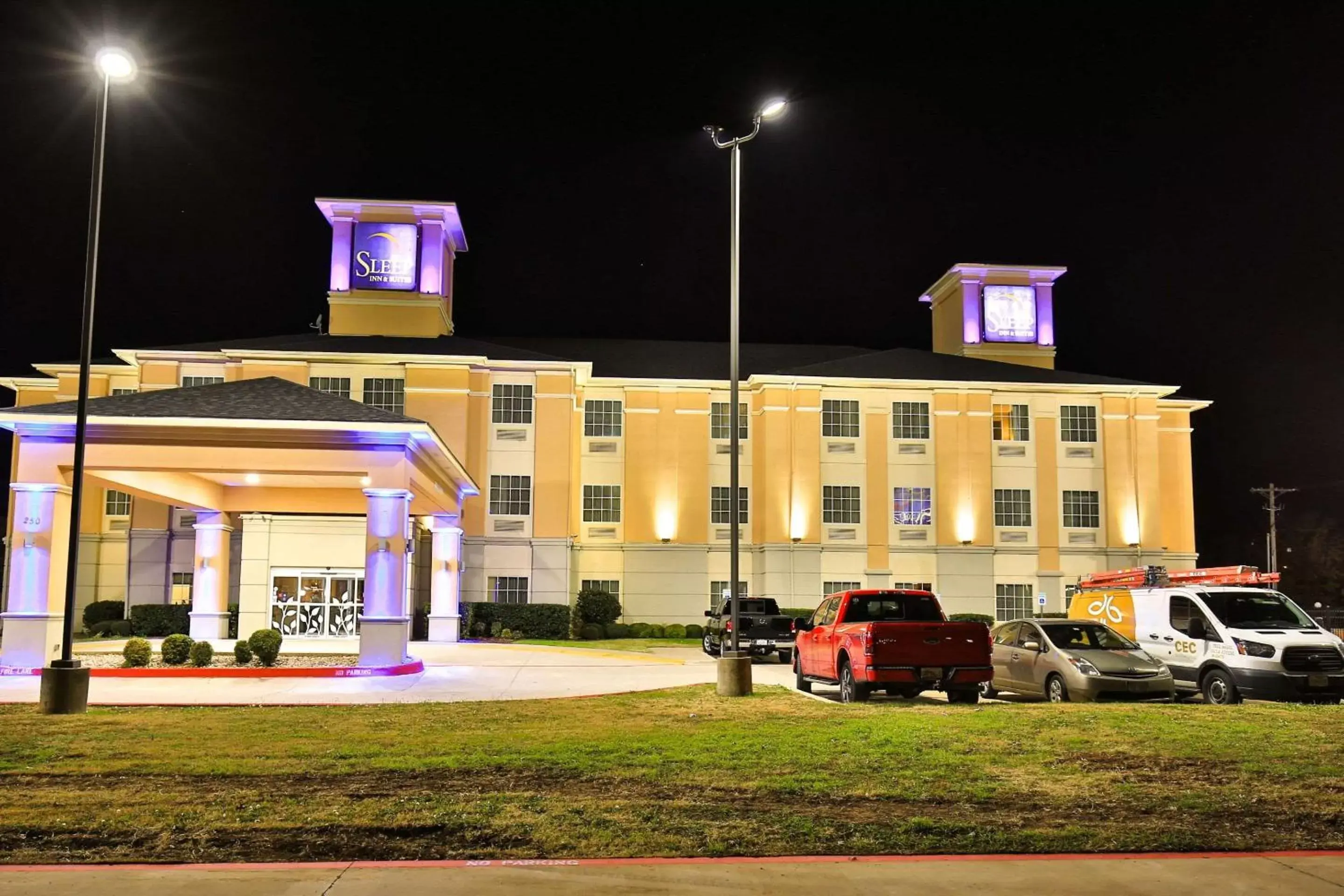 Property Building in Sleep Inn & Suites University