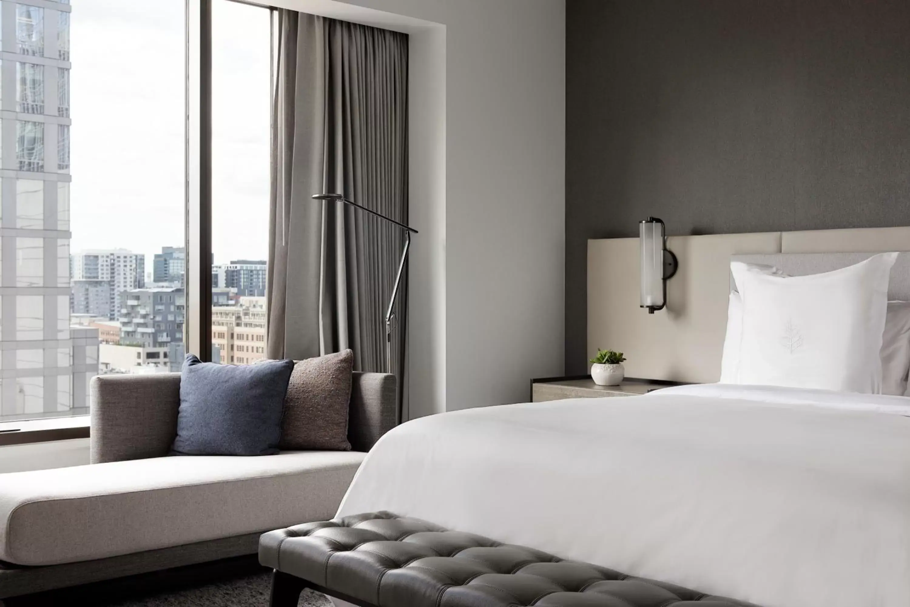 City view, Bed in Four Seasons Hotel Denver