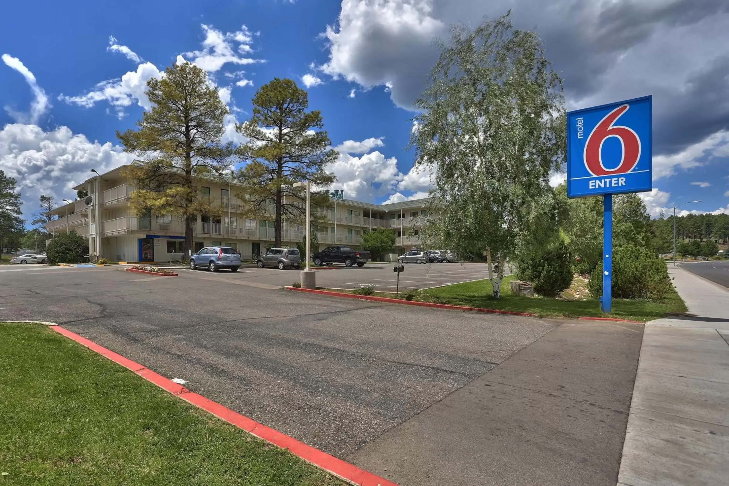 Property building in Motel 6-Flagstaff, AZ - West - Woodland Village