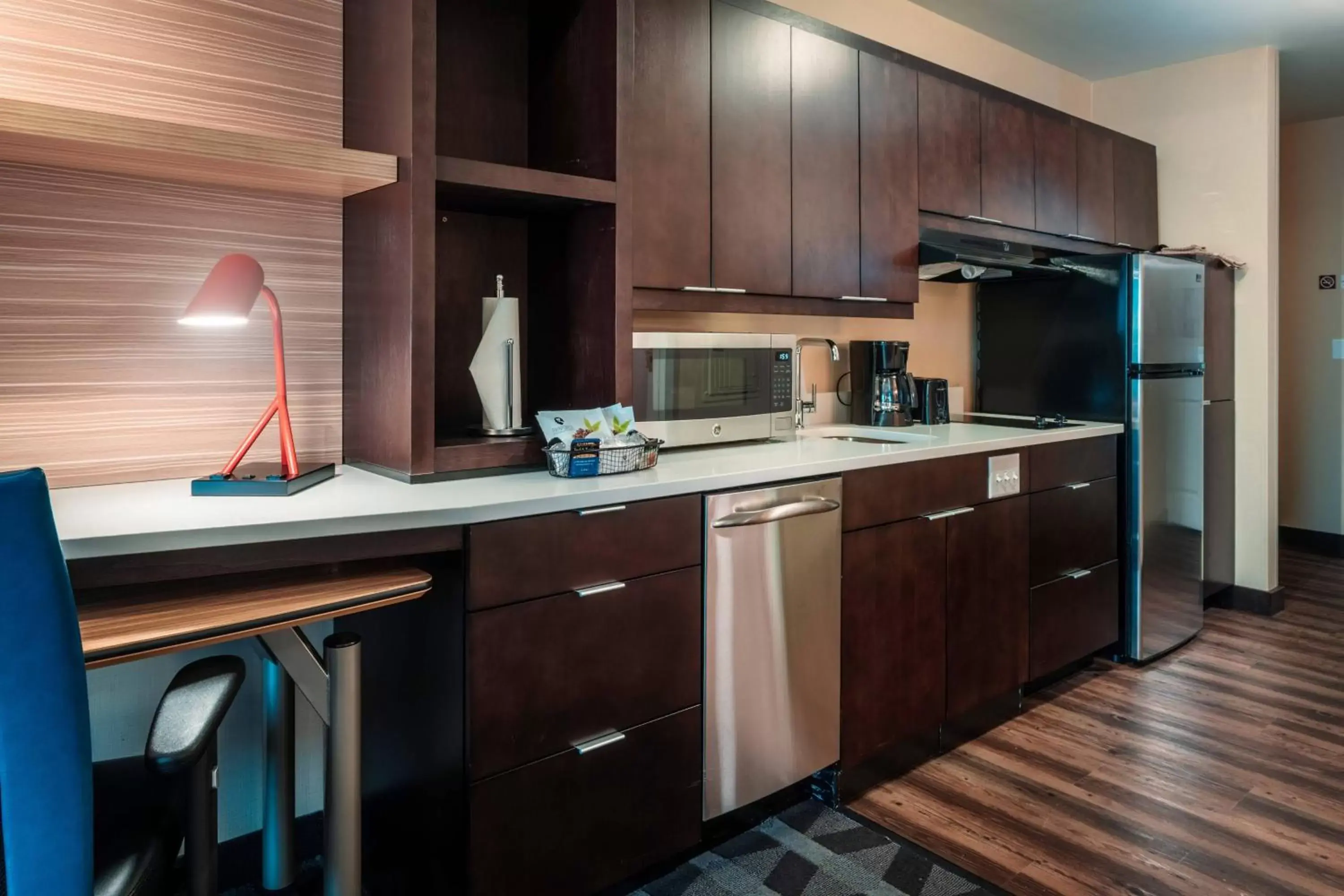 Kitchen or kitchenette, Kitchen/Kitchenette in TownePlace Suites by Marriott Toledo Oregon