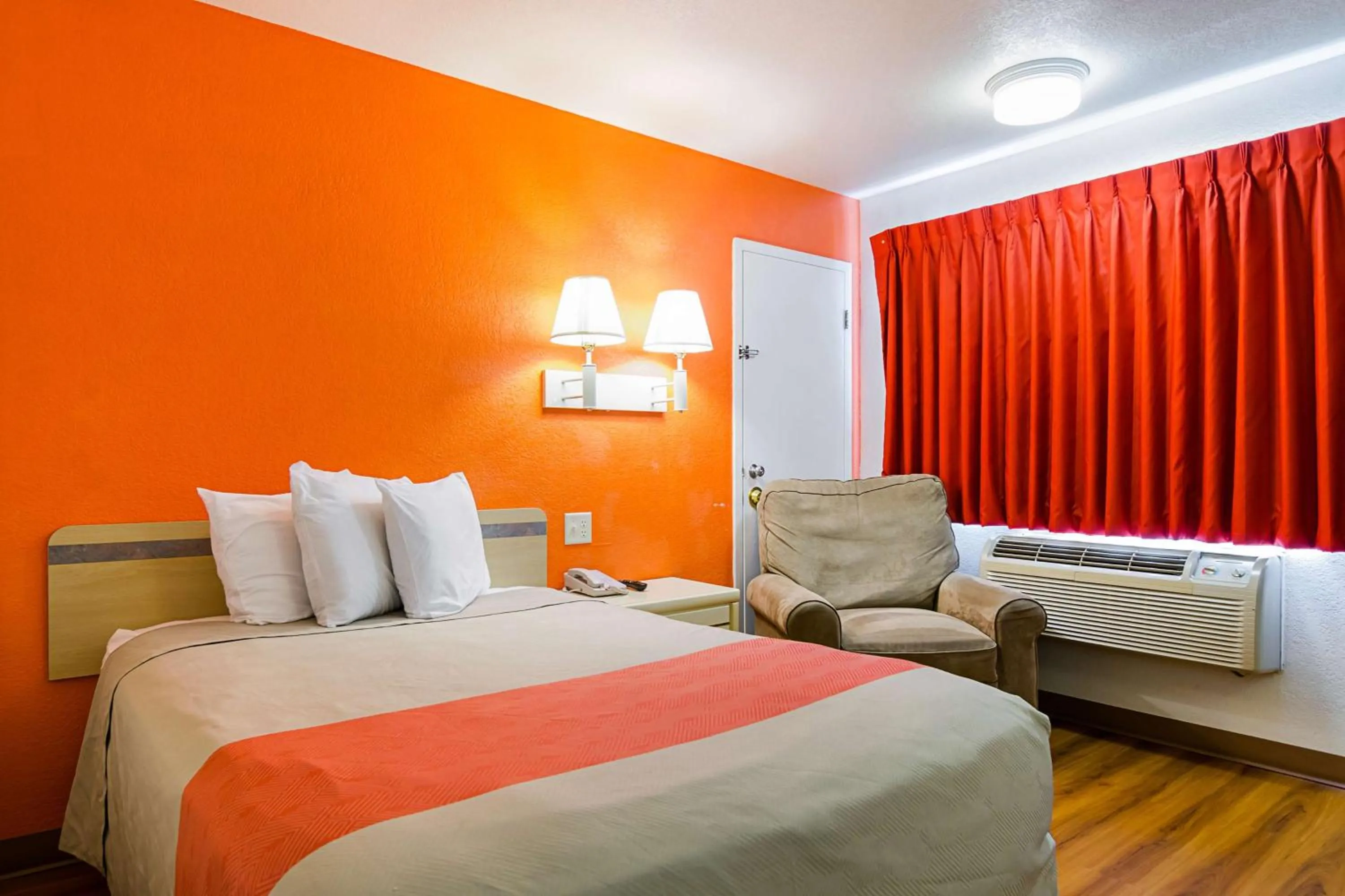 Photo of the whole room, Bed in Motel 6-Mitchell, SD