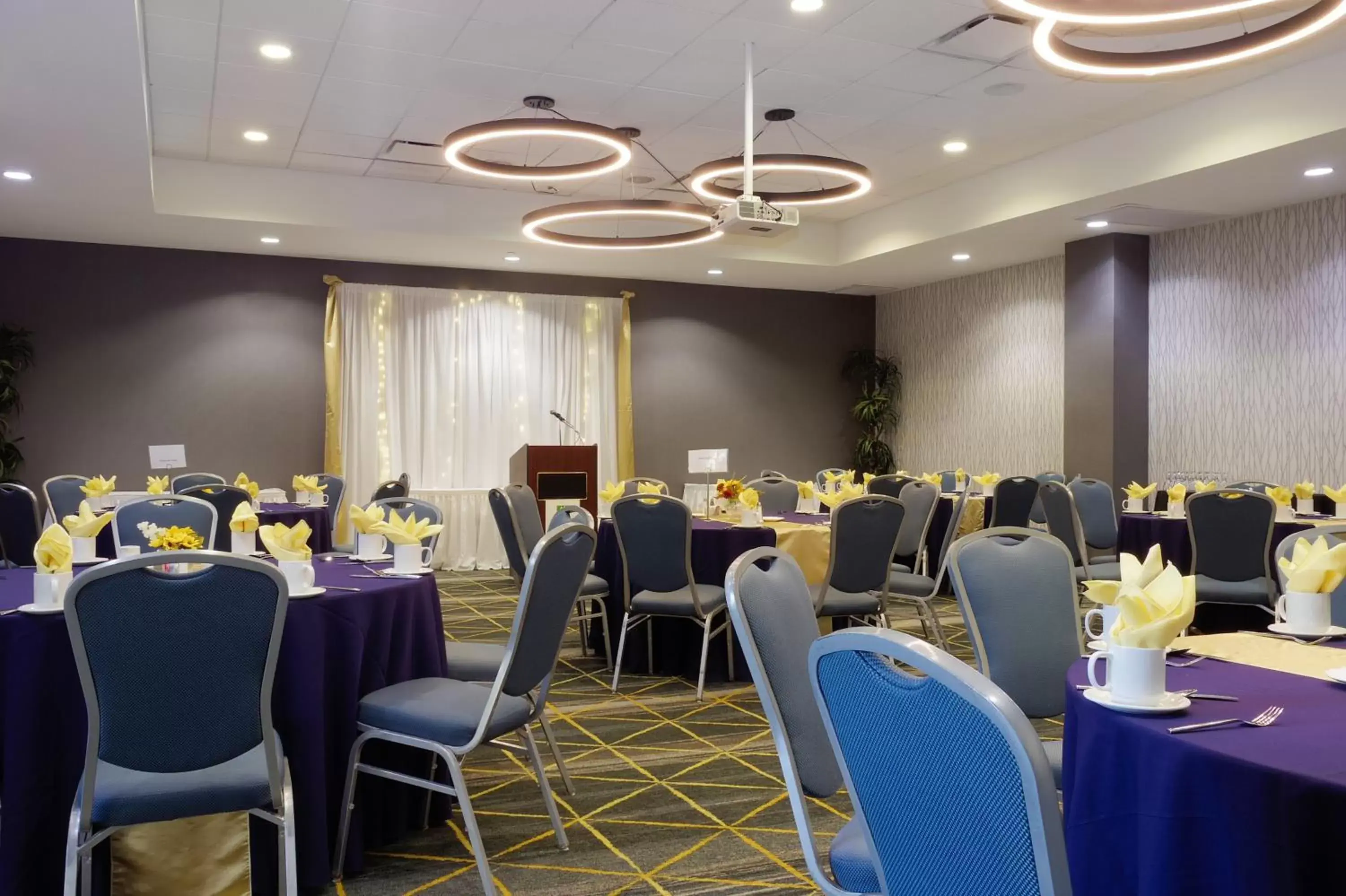 Banquet/Function facilities, Restaurant/Places to Eat in Holiday Inn Phoenix Airport, an IHG Hotel