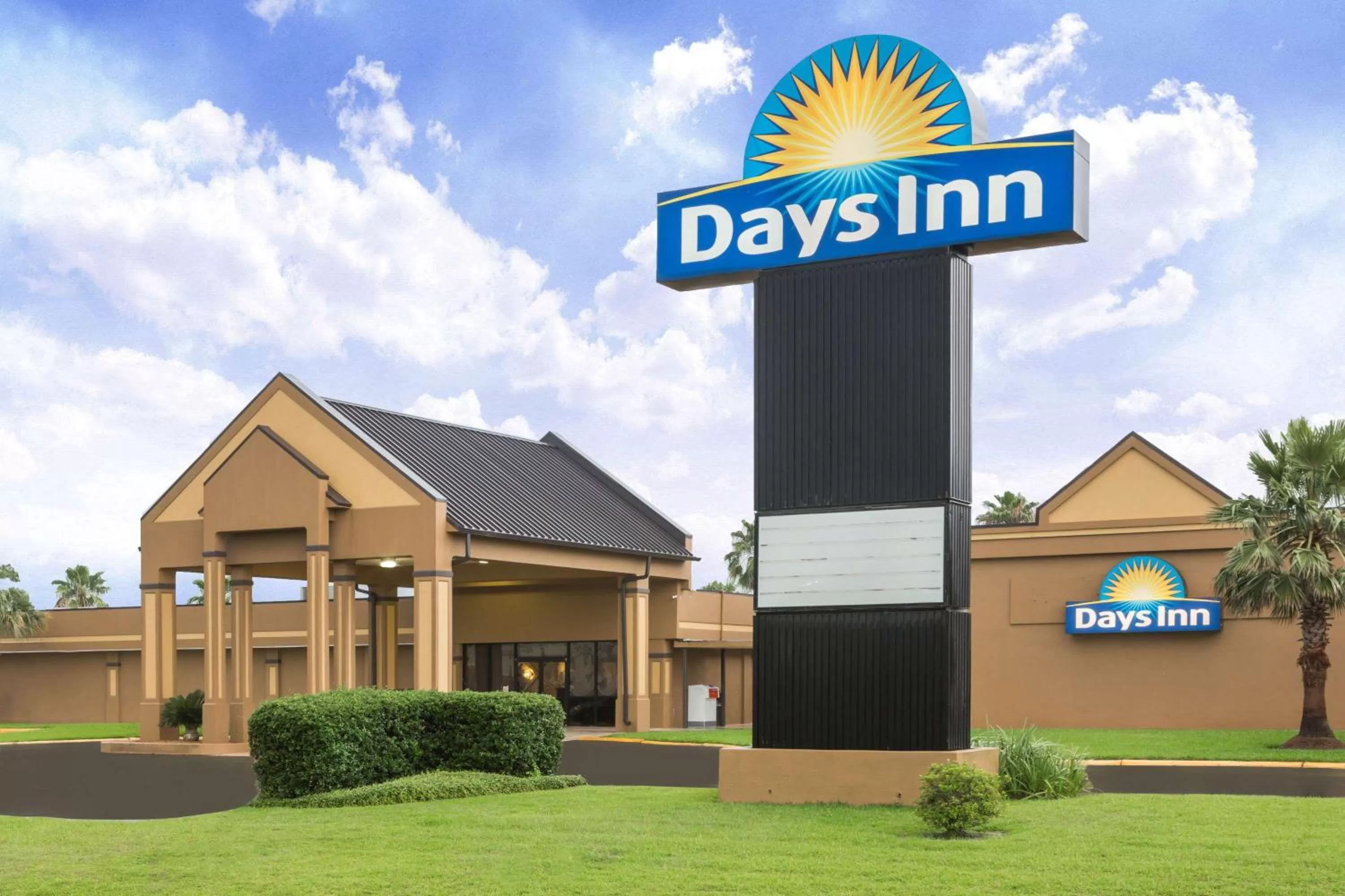 Property building in Days Inn & Suites by Wyndham Jennings