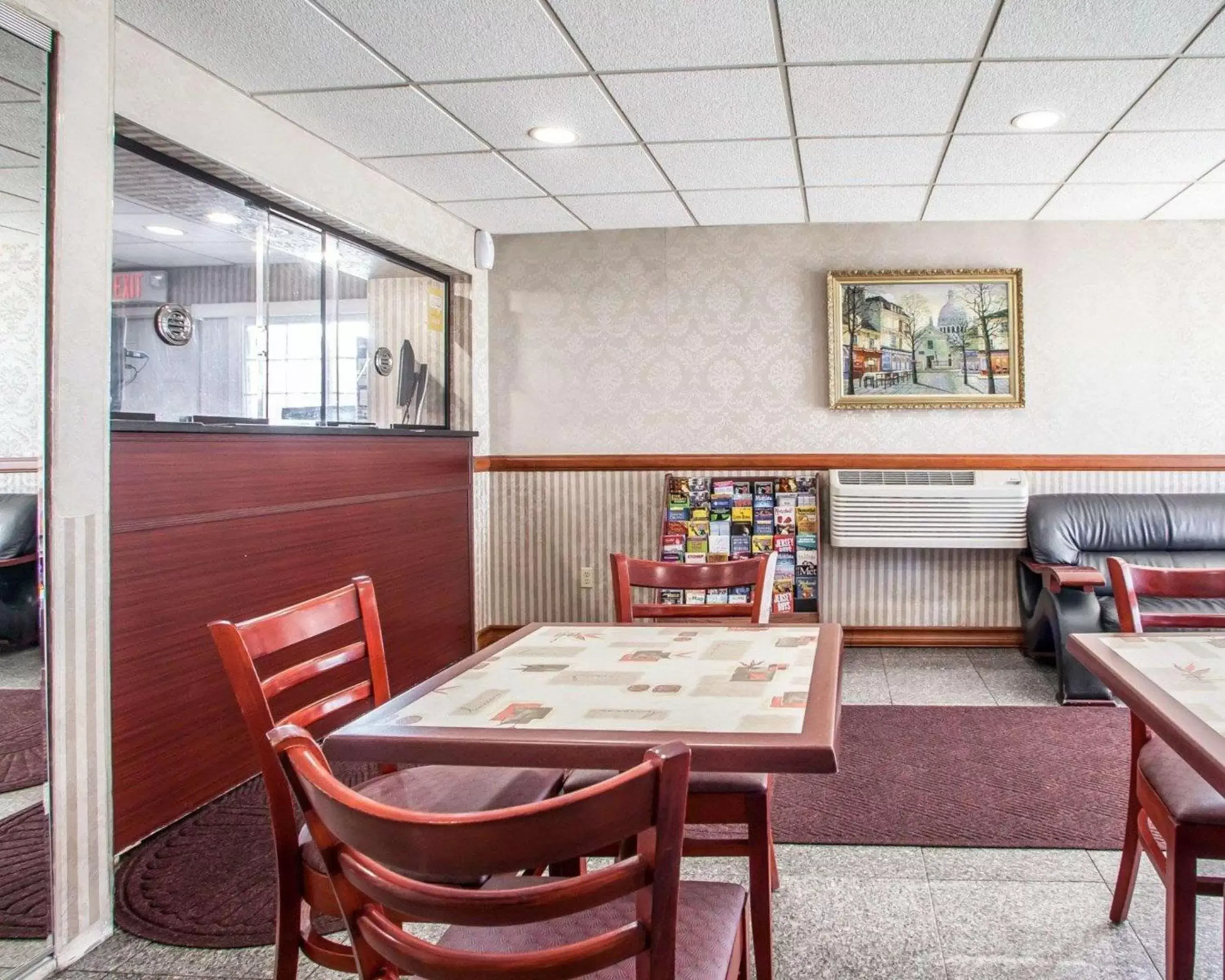 Lobby or reception, Restaurant/Places to Eat in Rodeway Inn Jersey City near Hoboken