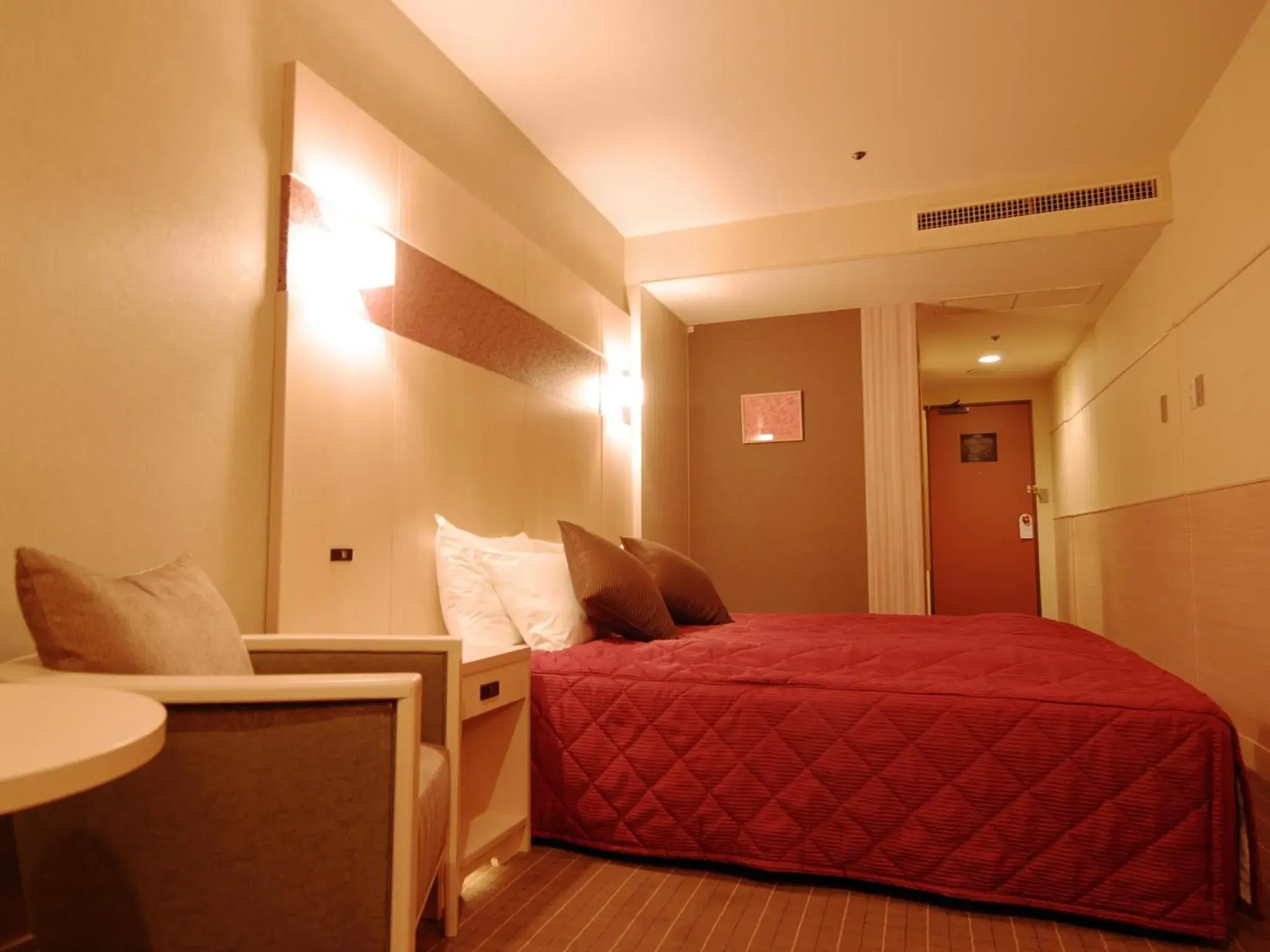 Night, Bed in Hotel Heian No Mori