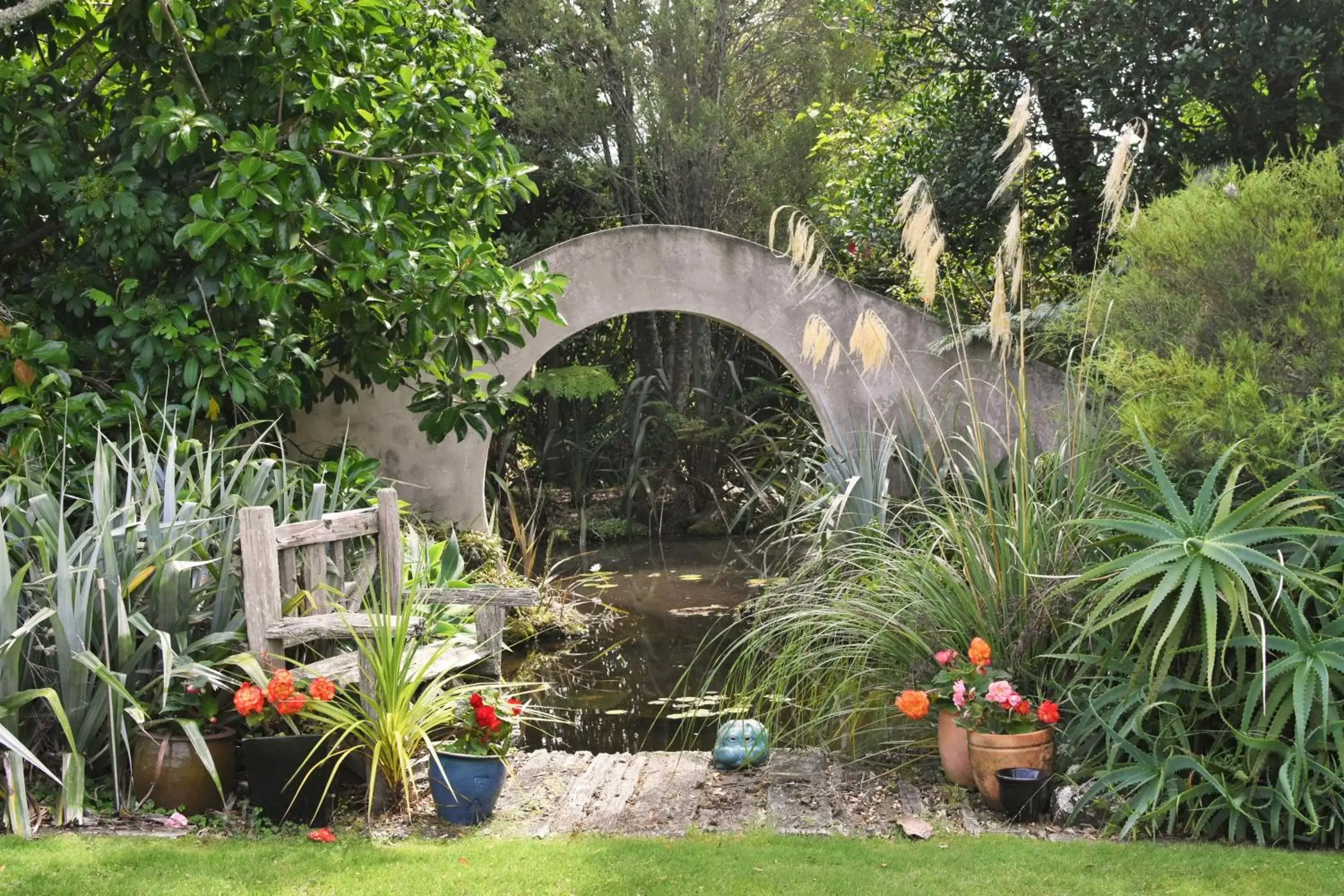 Garden in Moon Gate Villa