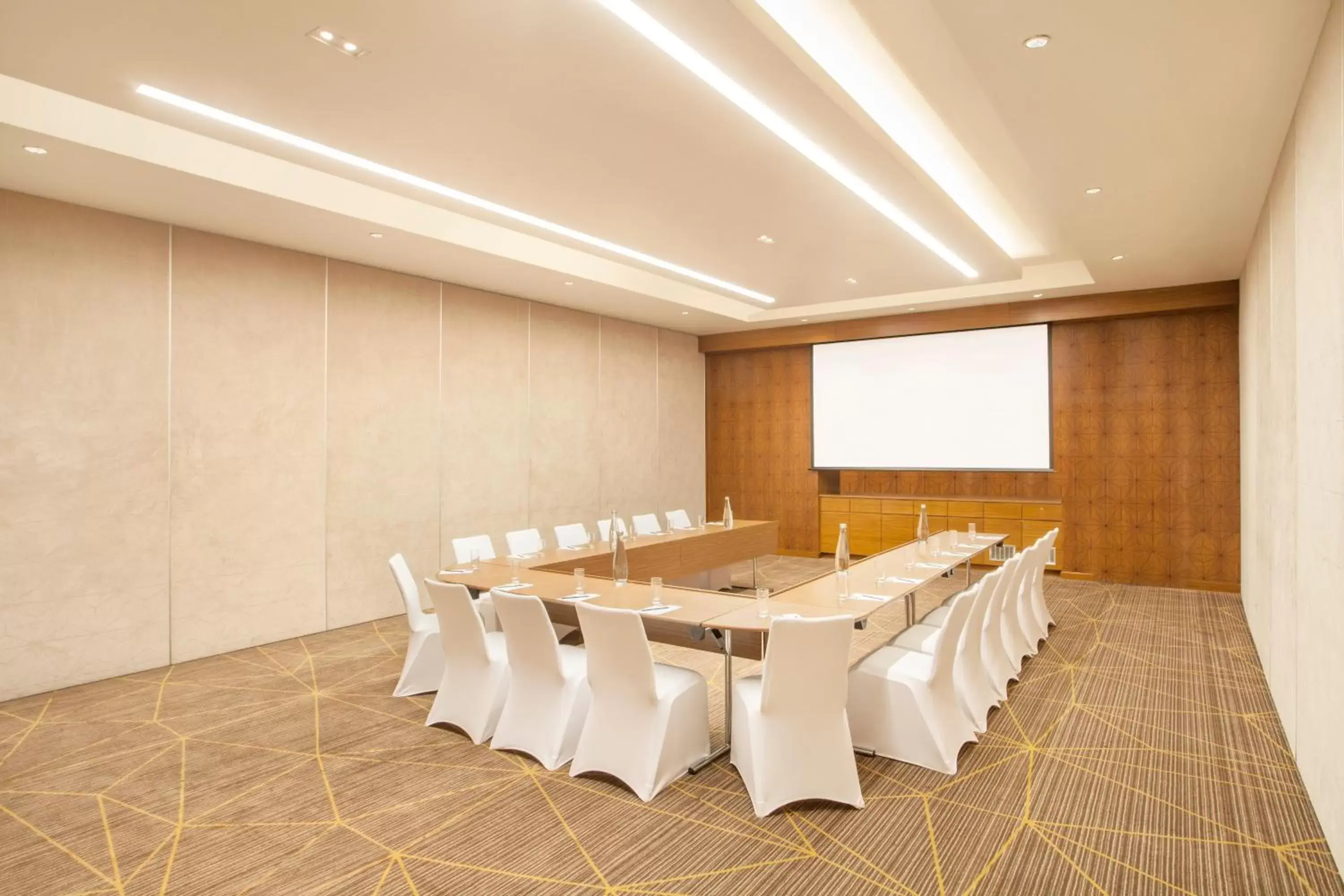 Business facilities in Hyatt Place Hyderabad Banjara Hills