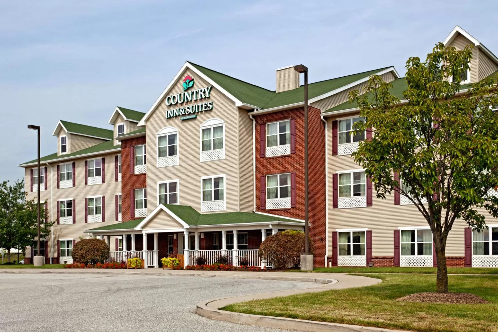 Facade/entrance in Country Inn & Suites by Radisson, York, PA