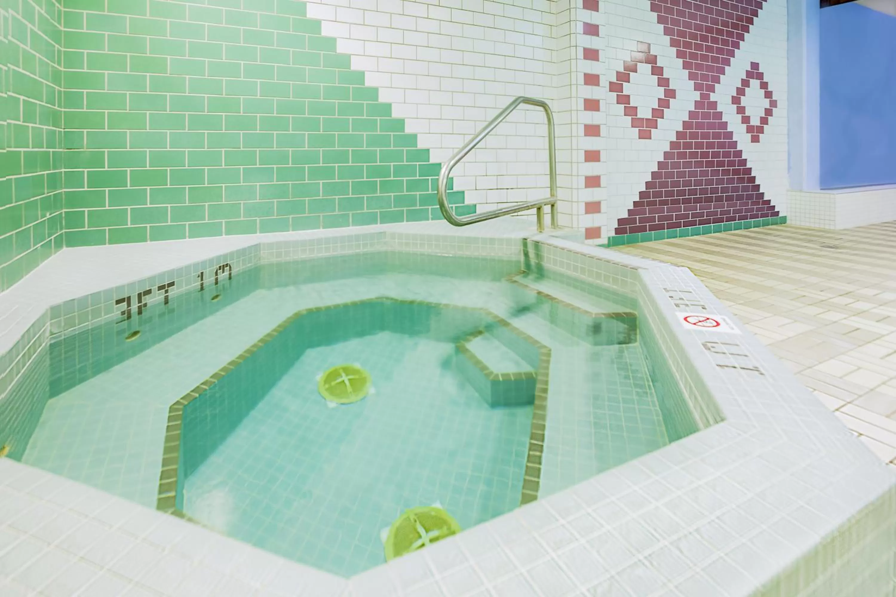 Swimming pool in Holiday Inn Sydney - Waterfront by IHG