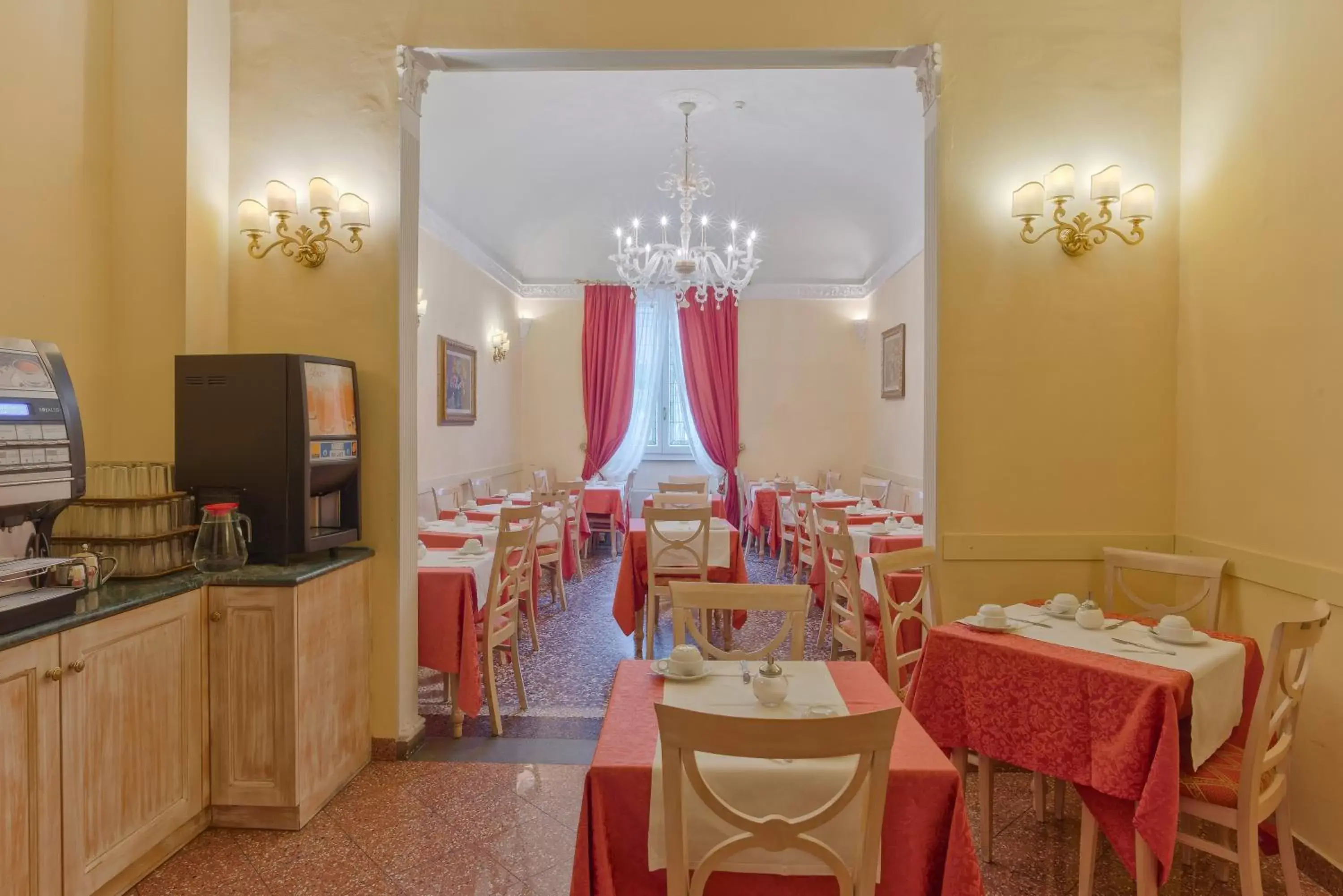 Restaurant/places to eat in Hotel Donatello