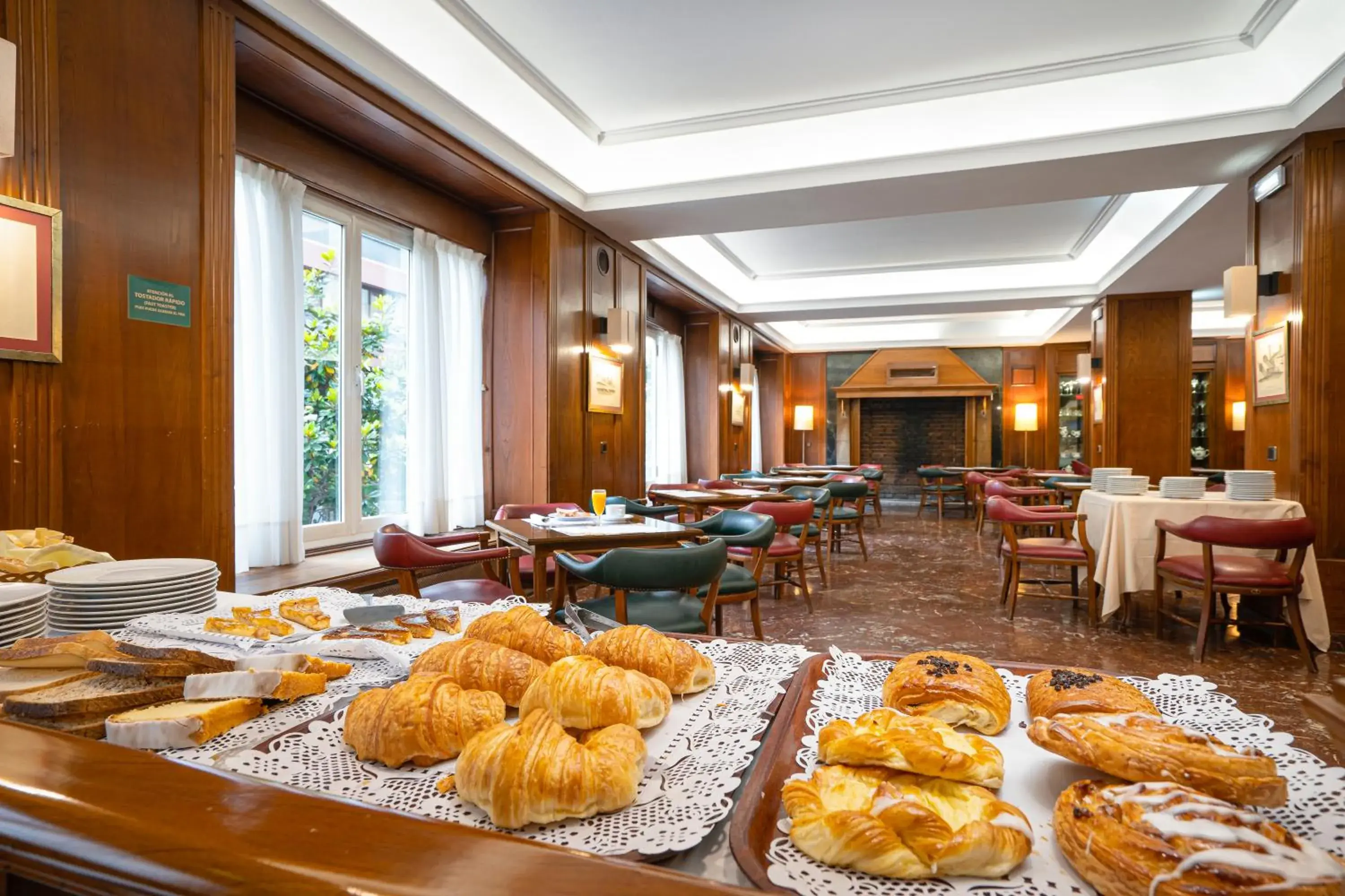 Breakfast, Restaurant/Places to Eat in Hotel Hernán Cortés