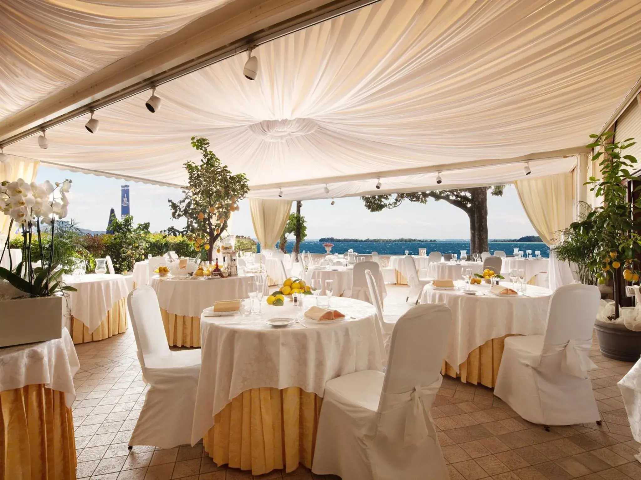 Restaurant/places to eat, Banquet Facilities in Grand Hotel Gardone