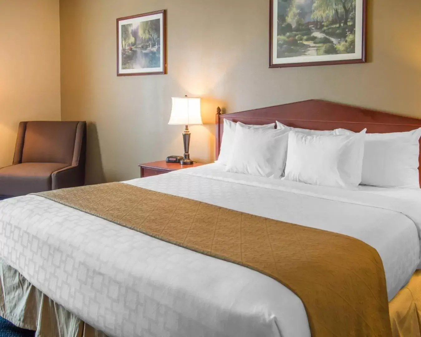 King Room - Accessible/Non-Smoking in Quality Inn & Suites of Liberty Lake
