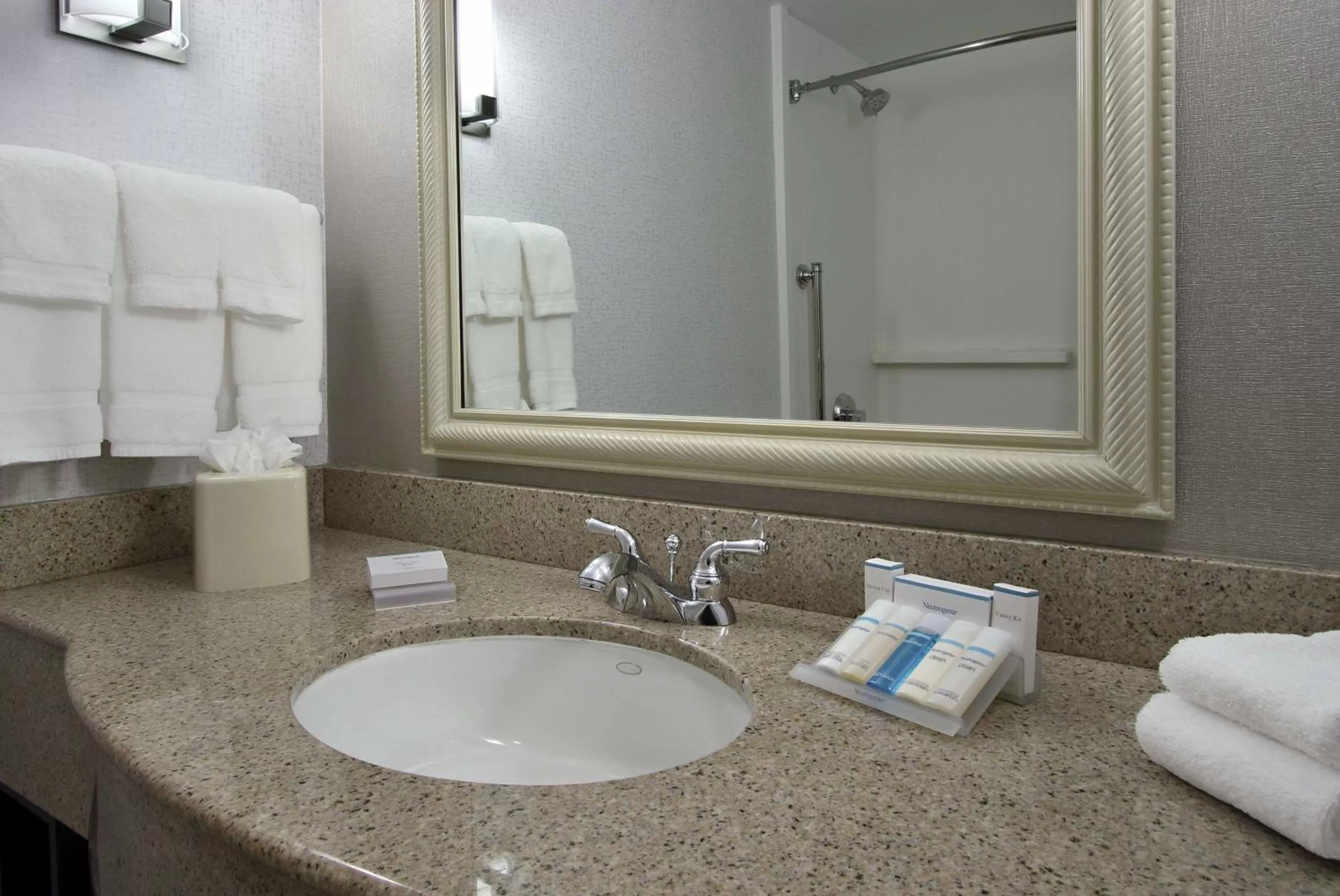 Bathroom in Hilton Garden Inn Sonoma County Airport