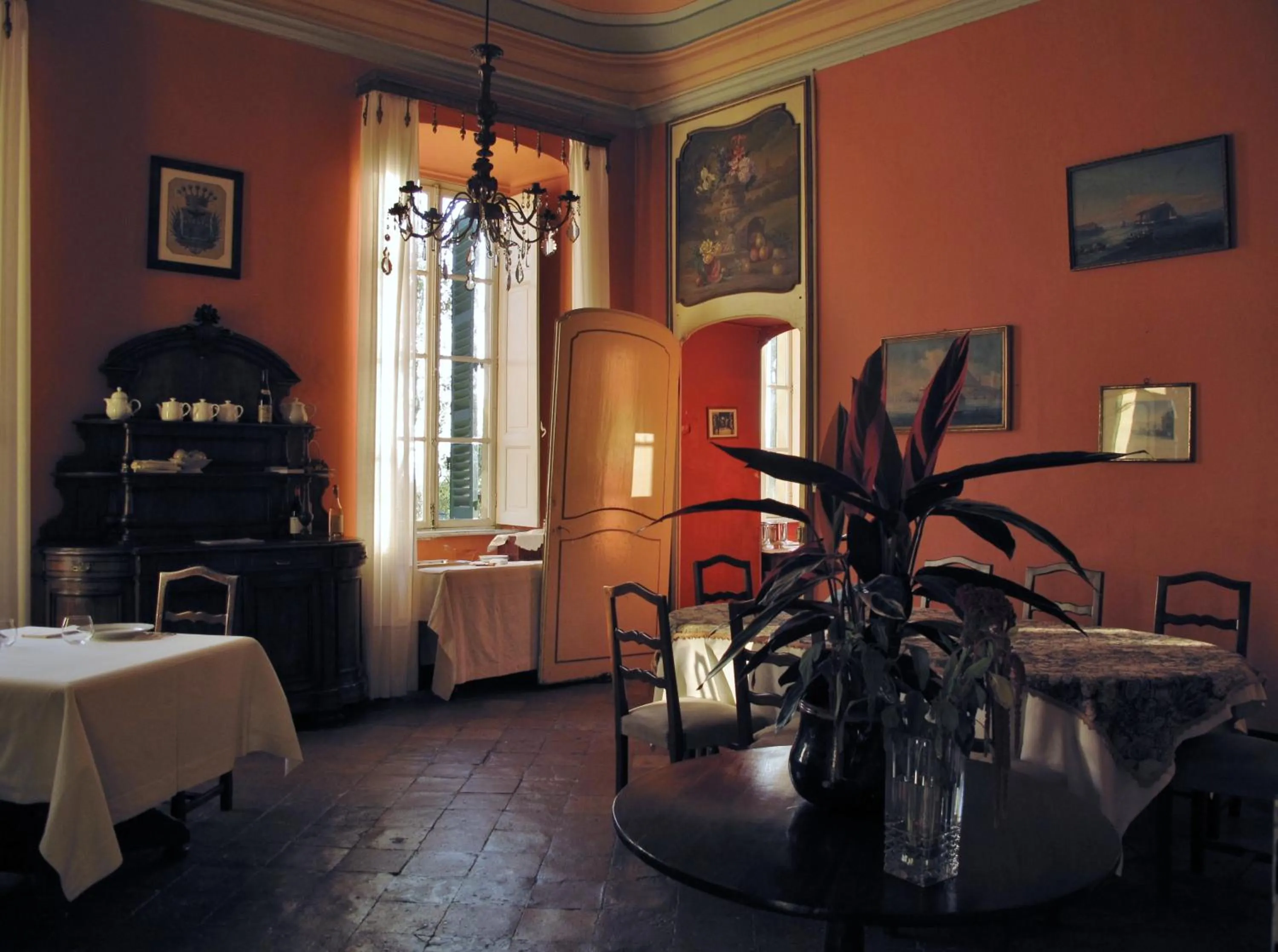 Restaurant/places to eat in Albergo Real Castello