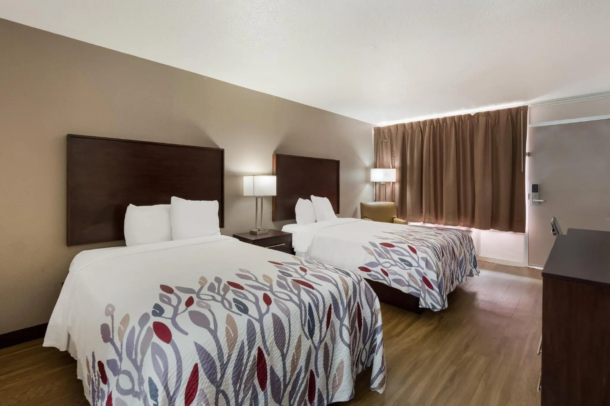 Bedroom, Bed in Red Roof Inn Columbia, SC Airport