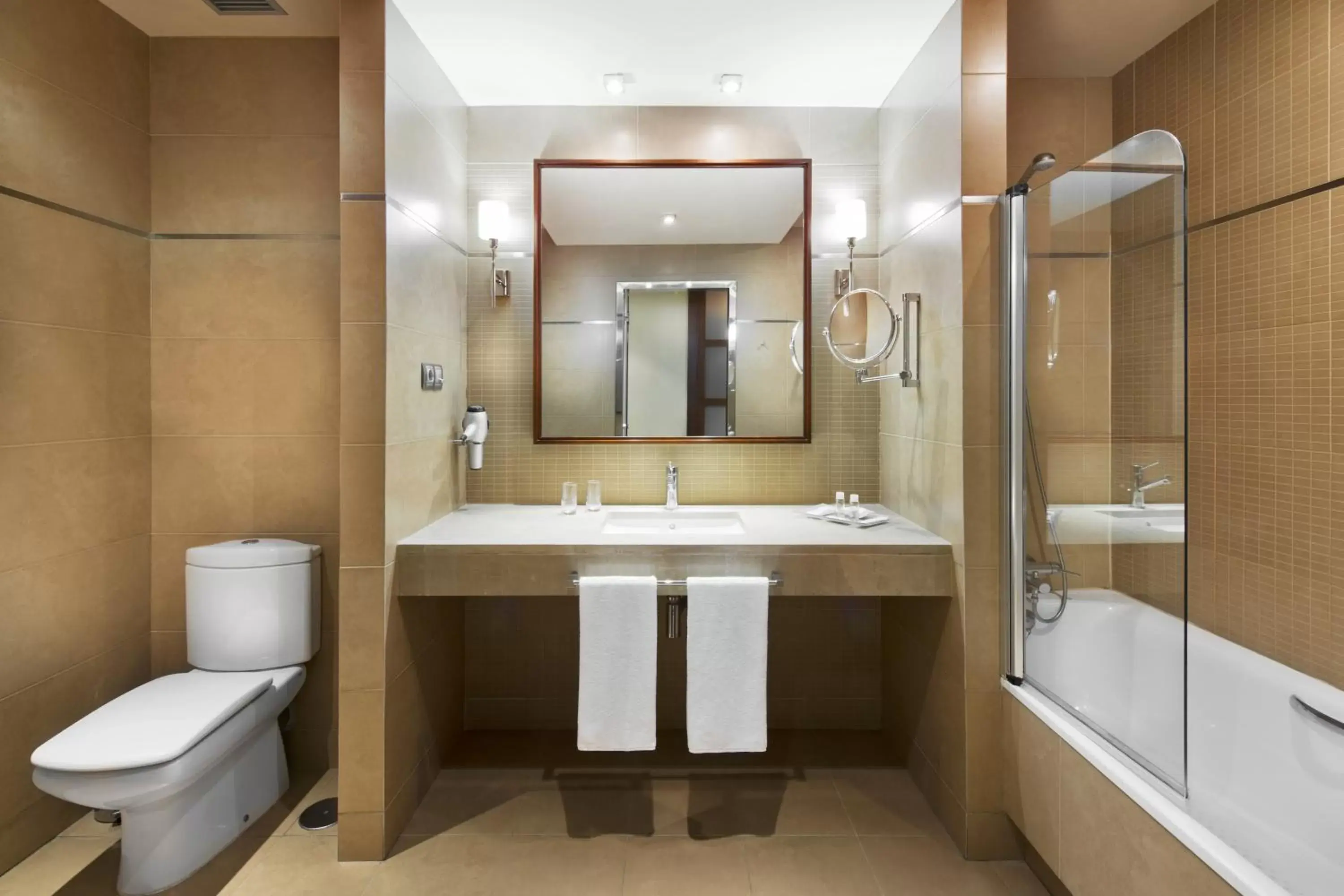 Bathroom in Elba Almeria Business & Convention Hotel