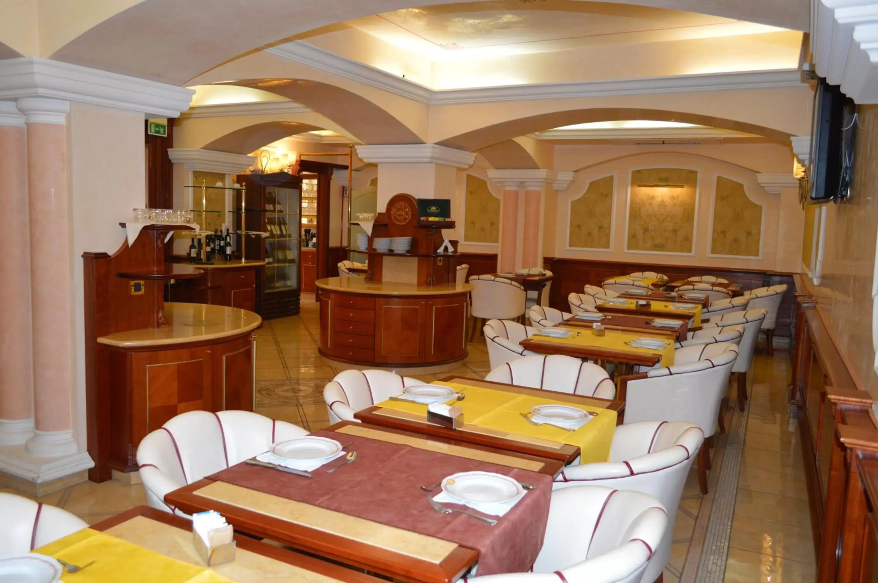 Business facilities, Restaurant/Places to Eat in Hotel Il Principe