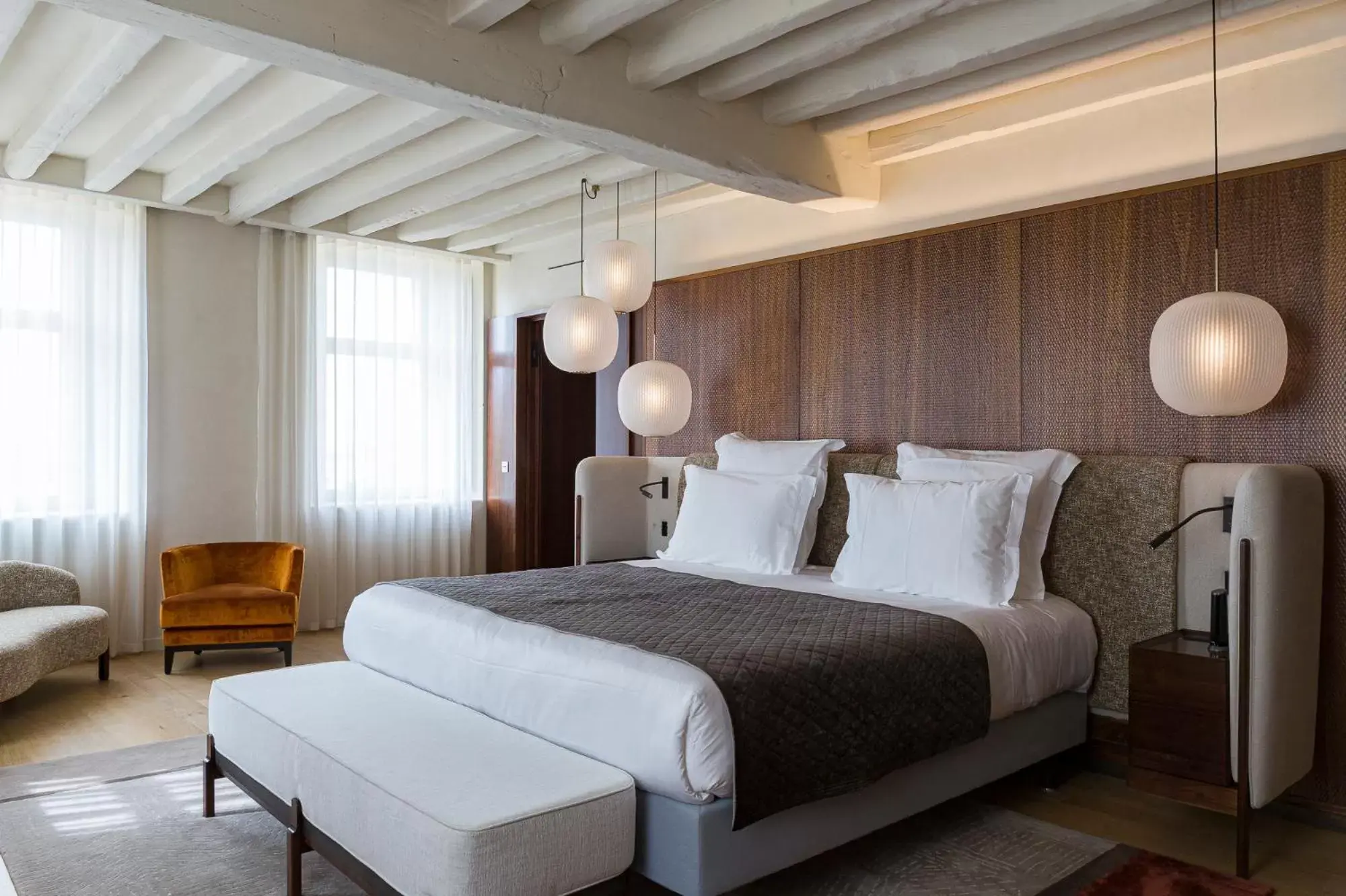 Bed in Hôtel de Pavie