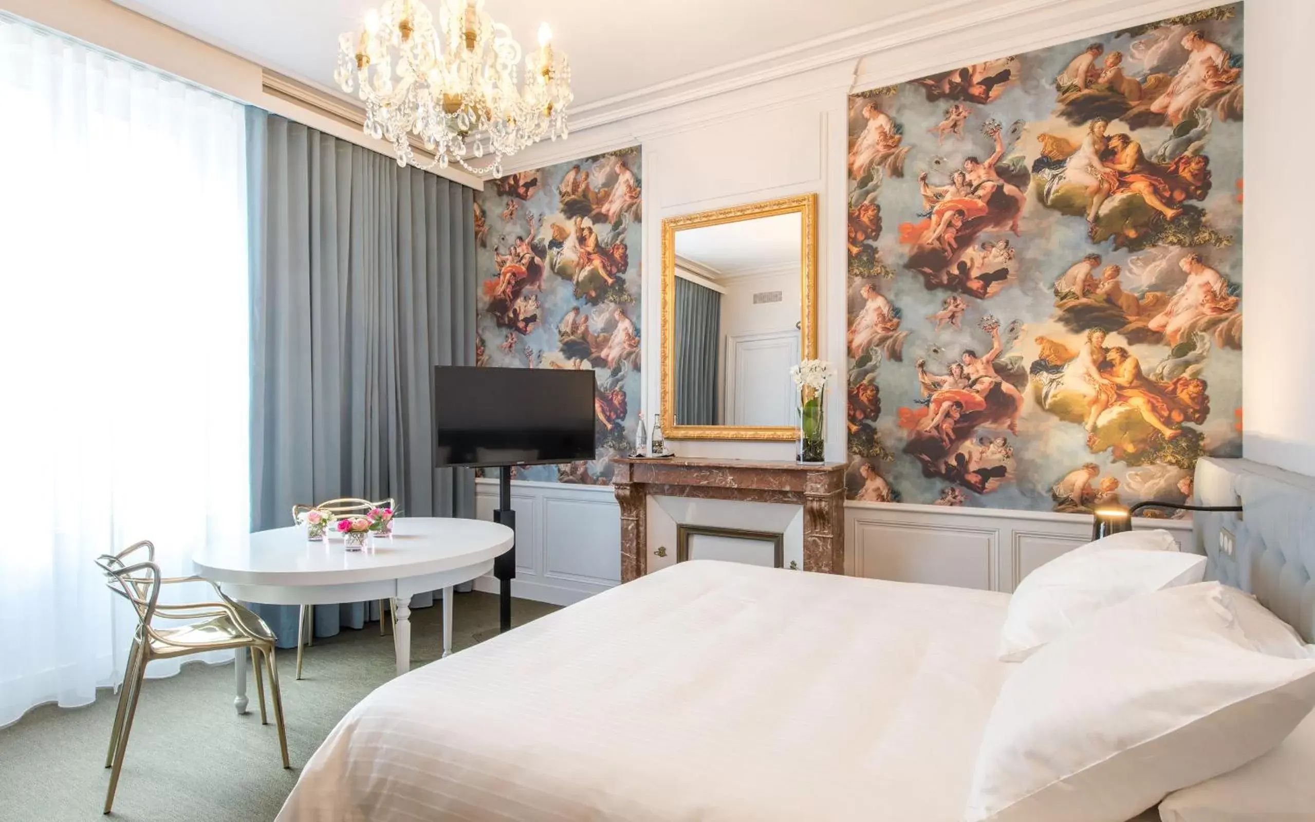 Photo of the whole room, Room Photo in Hôtel La Monnaie Art & Spa