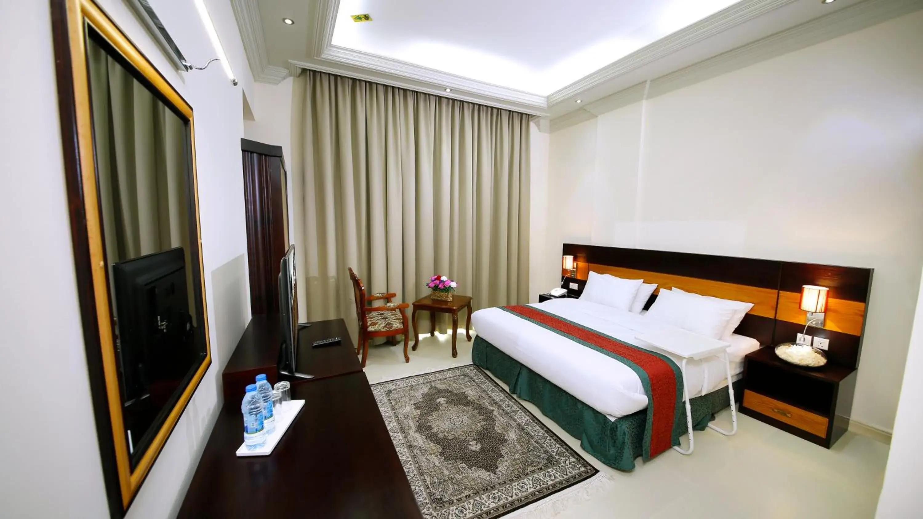 Photo of the whole room, Bed in Muscat International Hotel Plaza