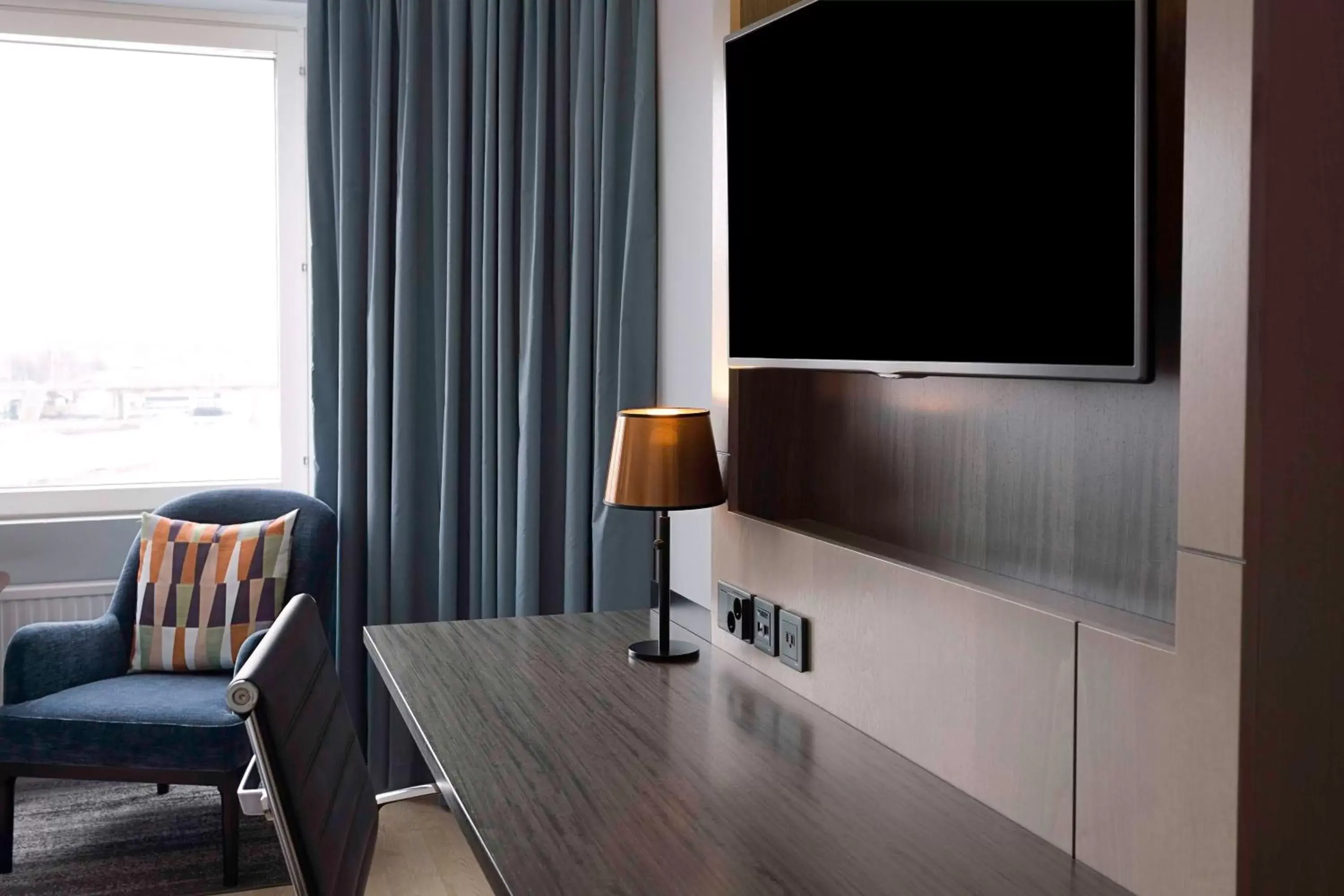 Bed, TV/Entertainment Center in Hilton Helsinki Strand