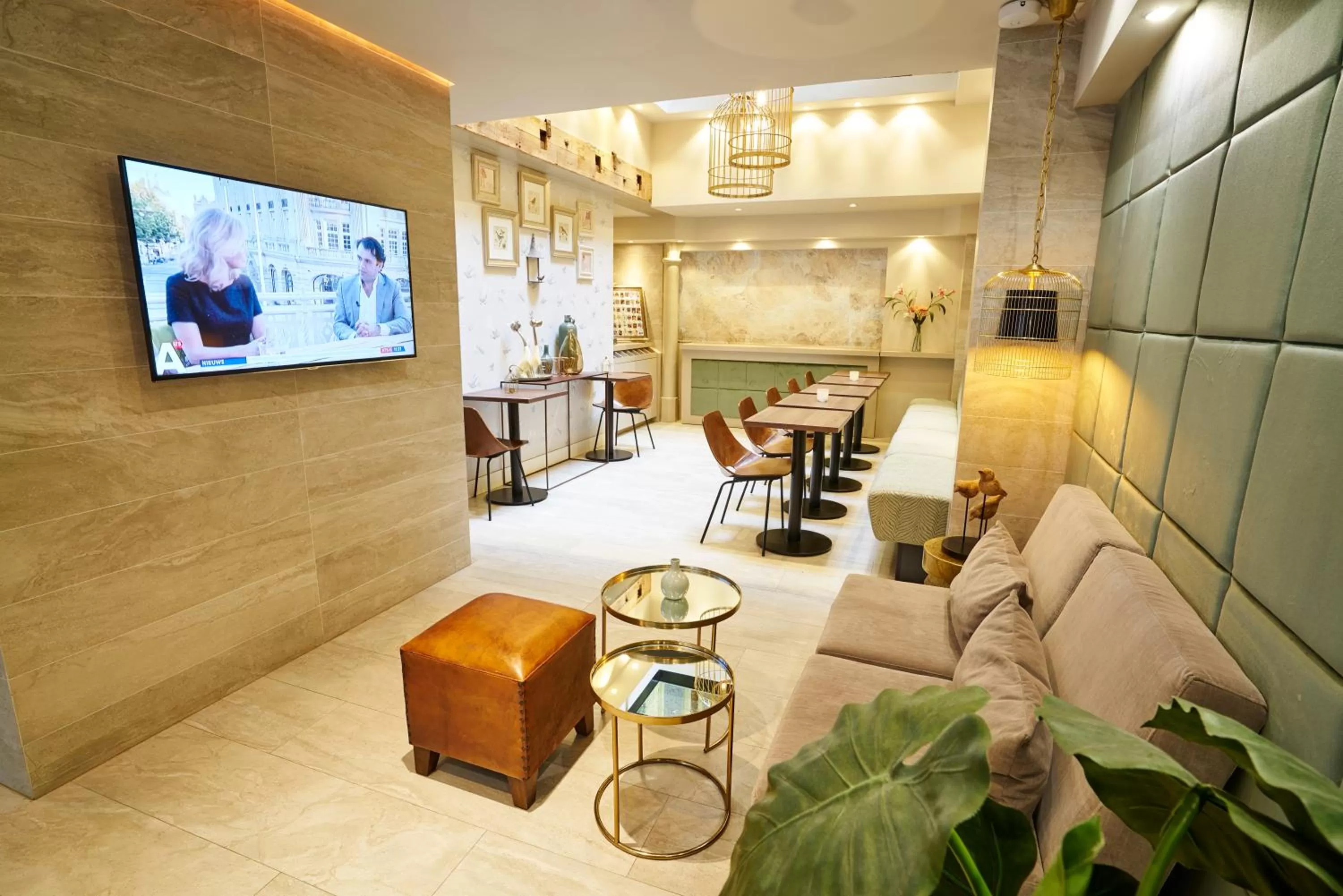 Lobby or reception in Hotel The Bird