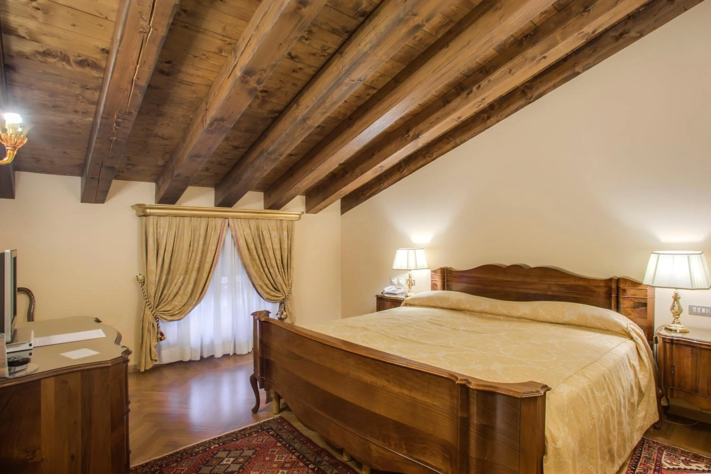 Photo of the whole room, Bed in Villa Fenaroli Palace Hotel